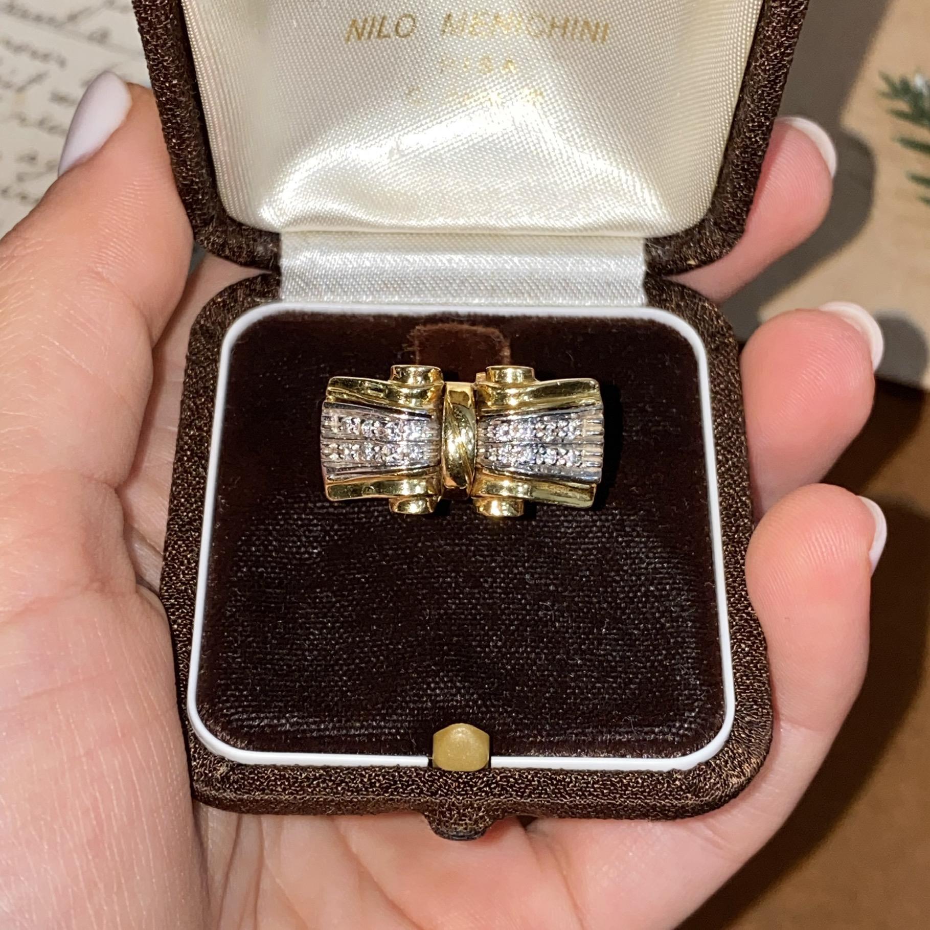 Anello vintage in oro 18kt fiocco con diamanti ct 0,15 ca. zaffiri e rubini ct 0,40 ca.