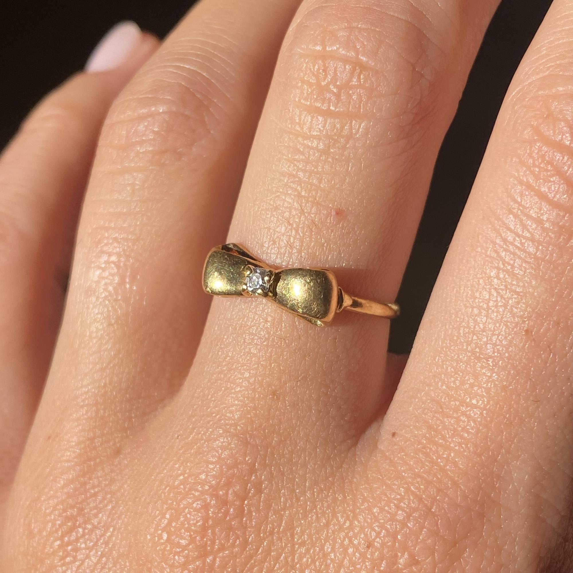 Anello vintage in oro 18kt fiocco con zircone bianco