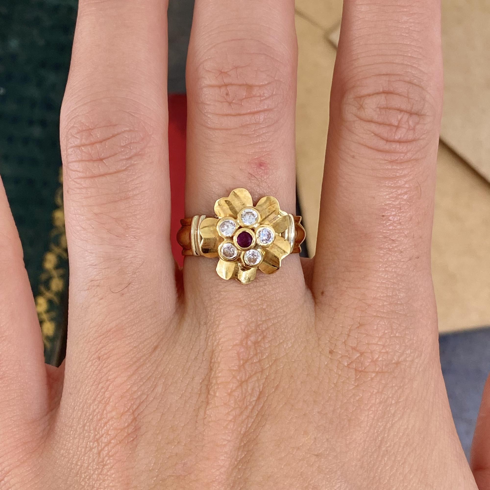 Anello vintage in oro 18kt fiore con rubino ct 0,10 ca. e zirconi