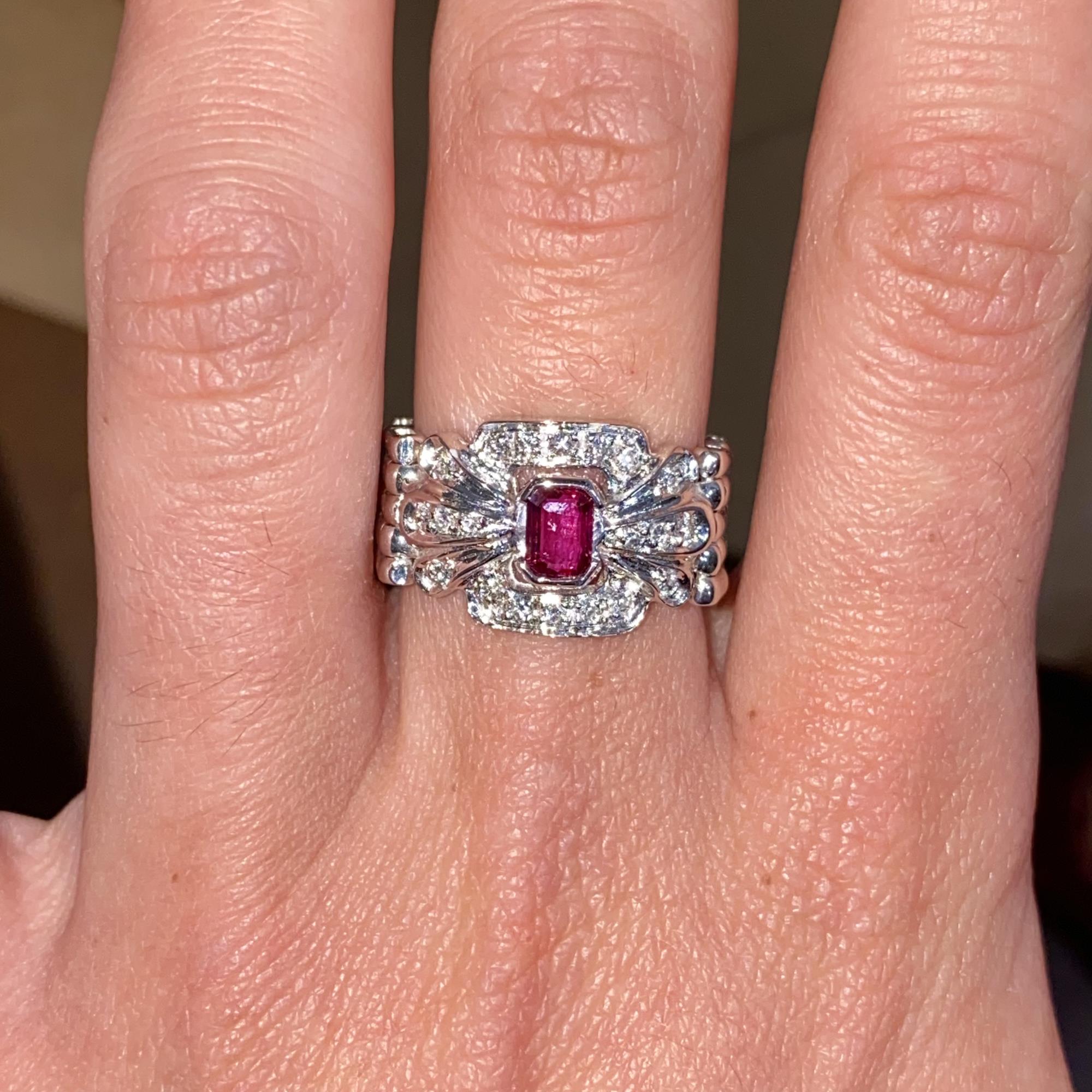 Anello vintage in oro 18kt maglia panthère con rubino ct 0,45 ca. e diamanti ct 0,30 ca.