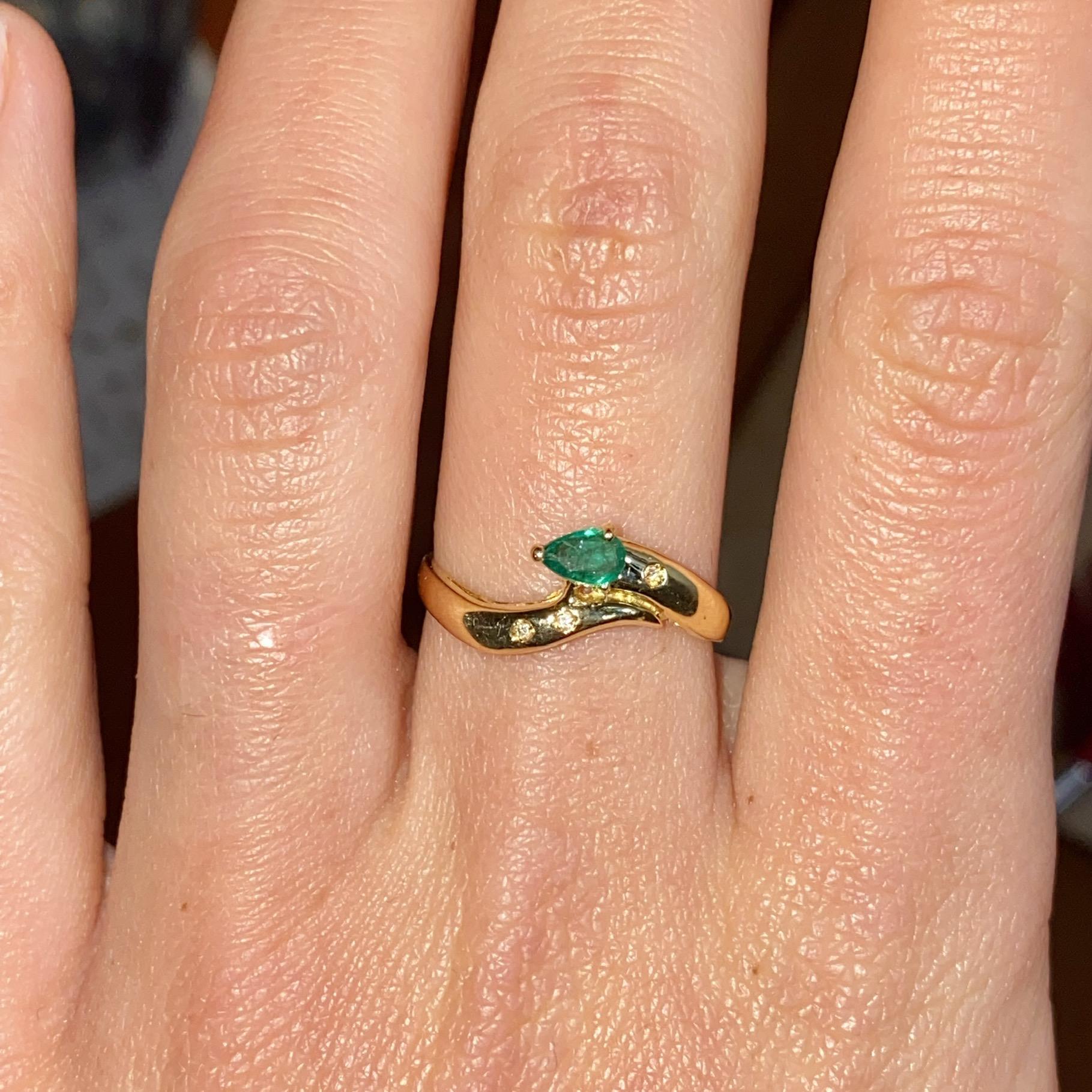 Anello vintage in oro 18kt serpente con smeraldo ct 0,25 ca. e diamanti ct 0,03 ca.