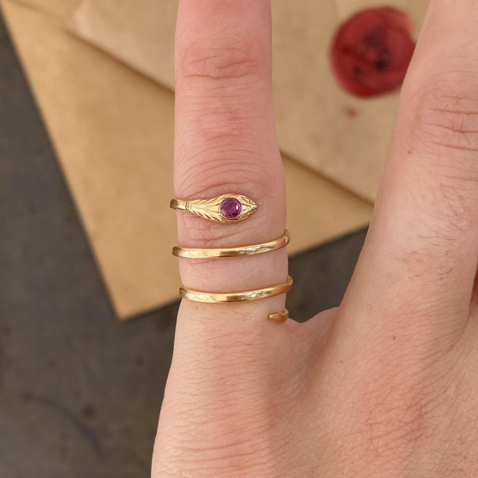 Vintage 18kt gold serpent ring featuring a natural ruby of approx 0.10 ct.