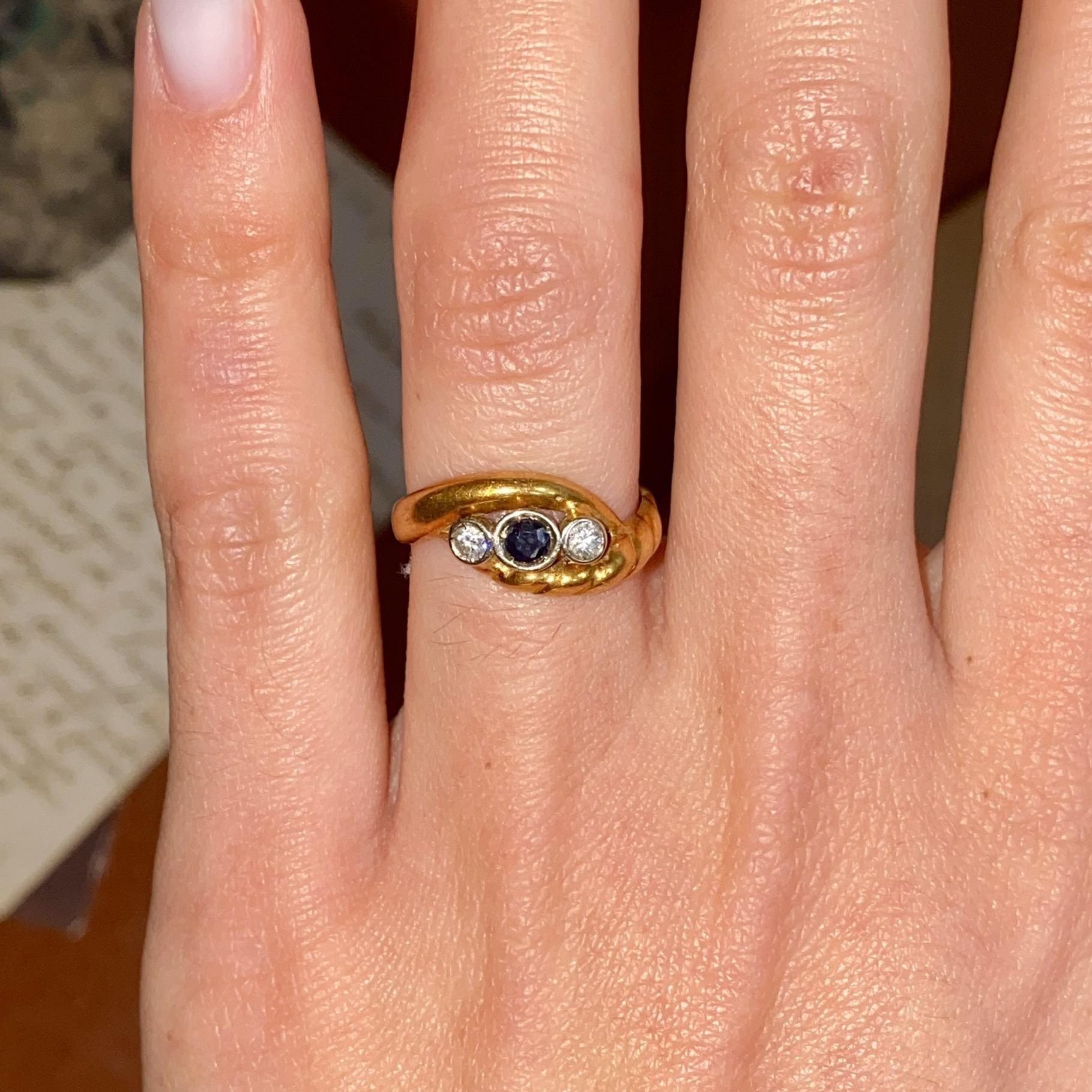 Anello vintage in oro 18kt zaffiro ct 0,18 ca. e diamanti ct 0,06 ca.