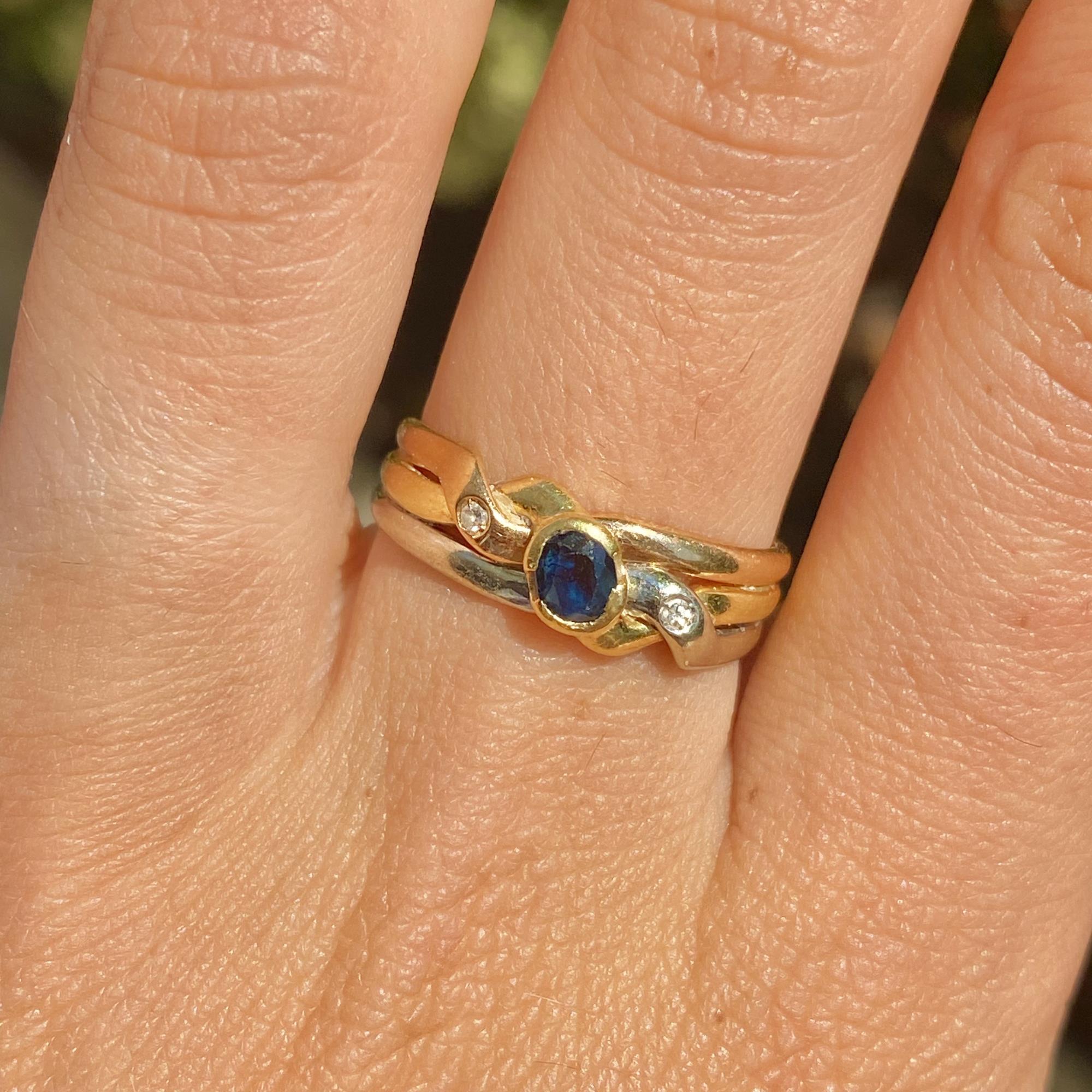 Anello vintage in oro bianco, giallo e rosa 18kt con zaffiro ct 0,50 ca. e diamanti ct 0,03 ca.