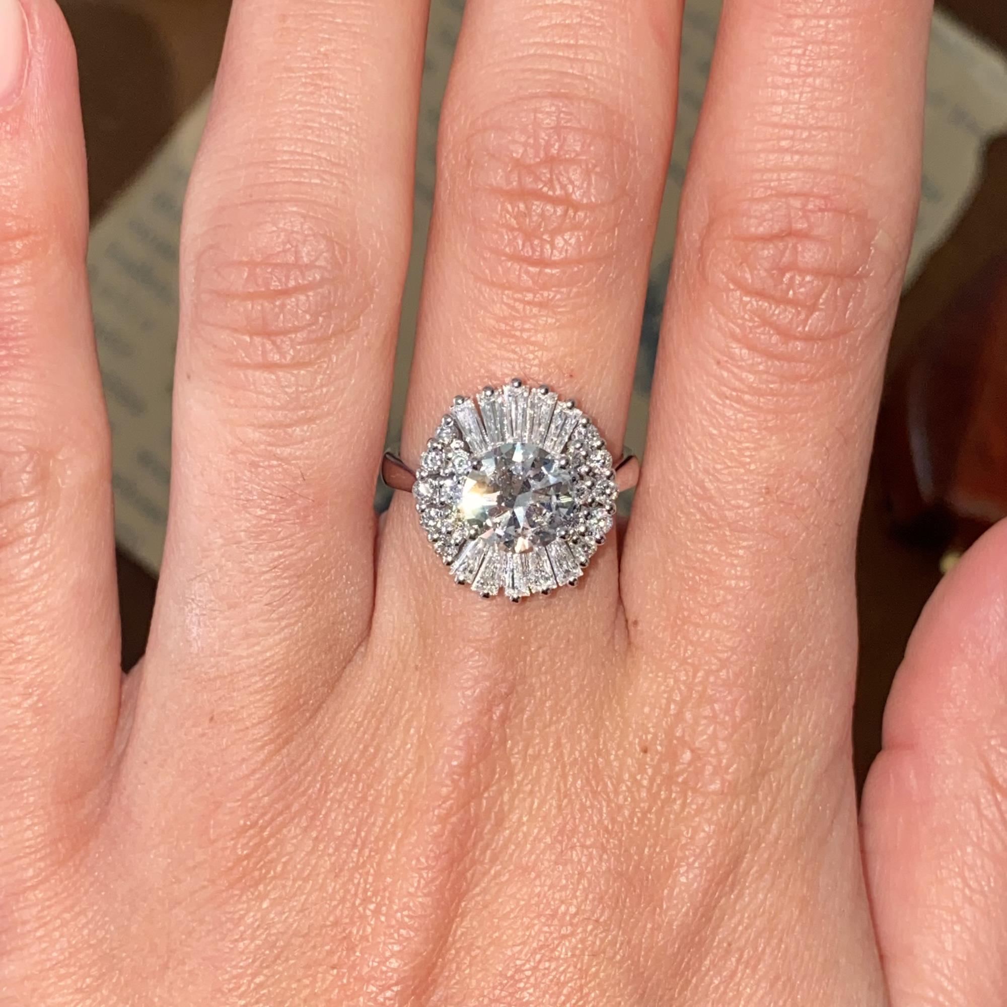 Importante margherita vintage in oro 18kt con diamanti naturali per ct 2,85 ca.