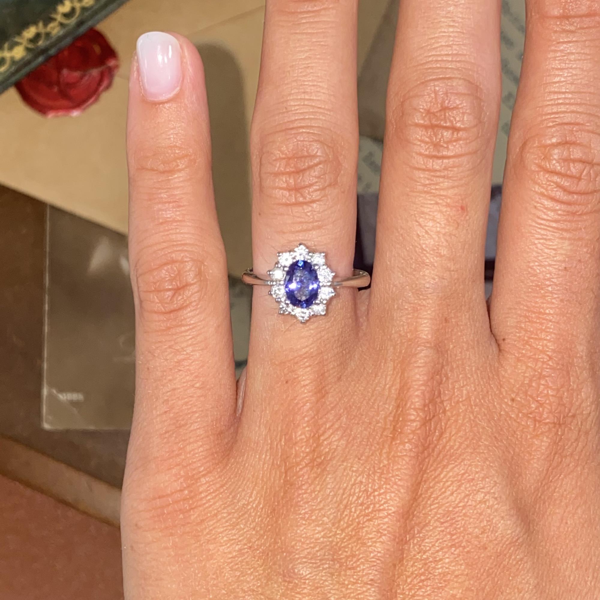 Anello vintage margherita in oro 18kt con tanzanite ct 0,80 ca. e diamanti ct 0,30 ca.