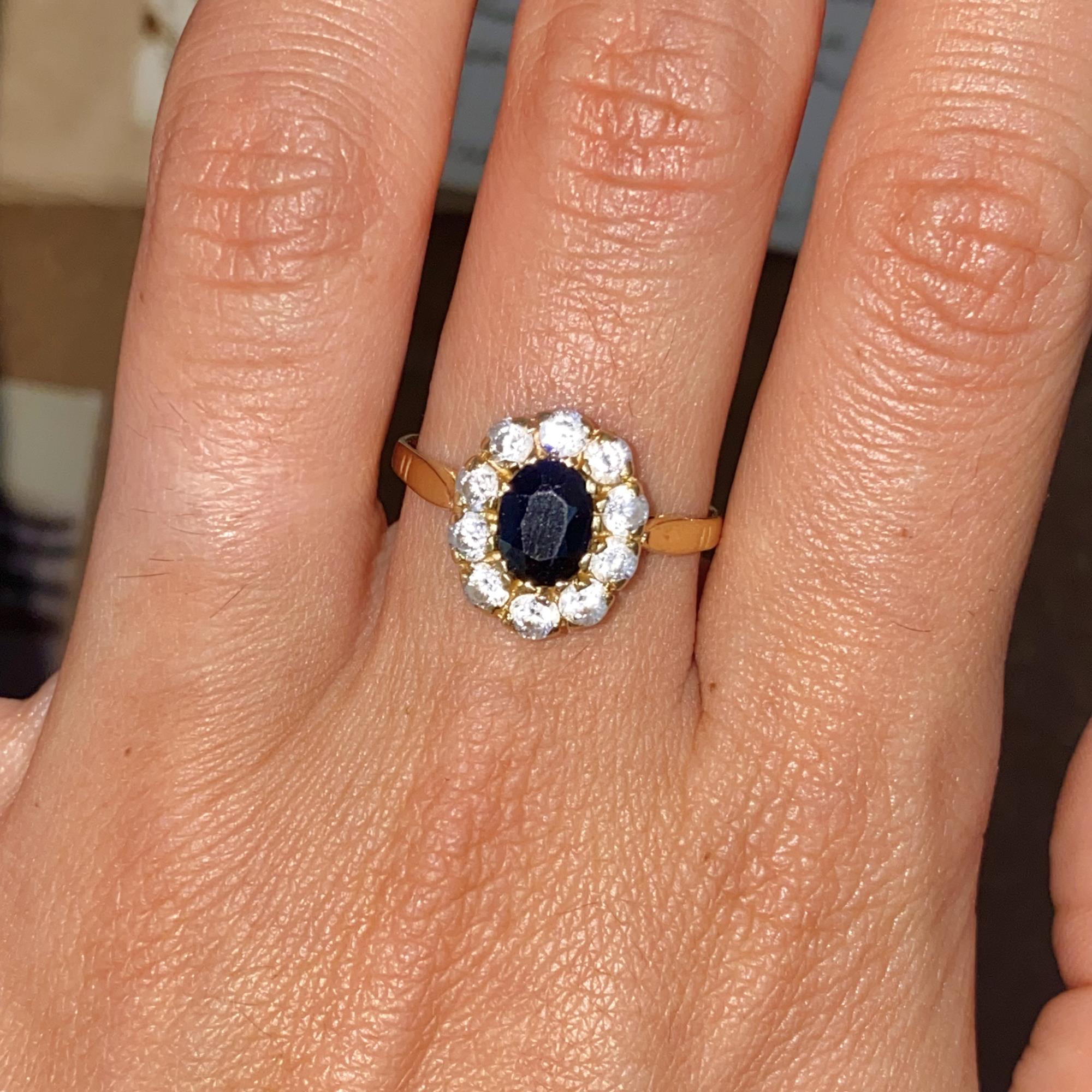 Anello vintage margherita in oro 18kt con zirconi