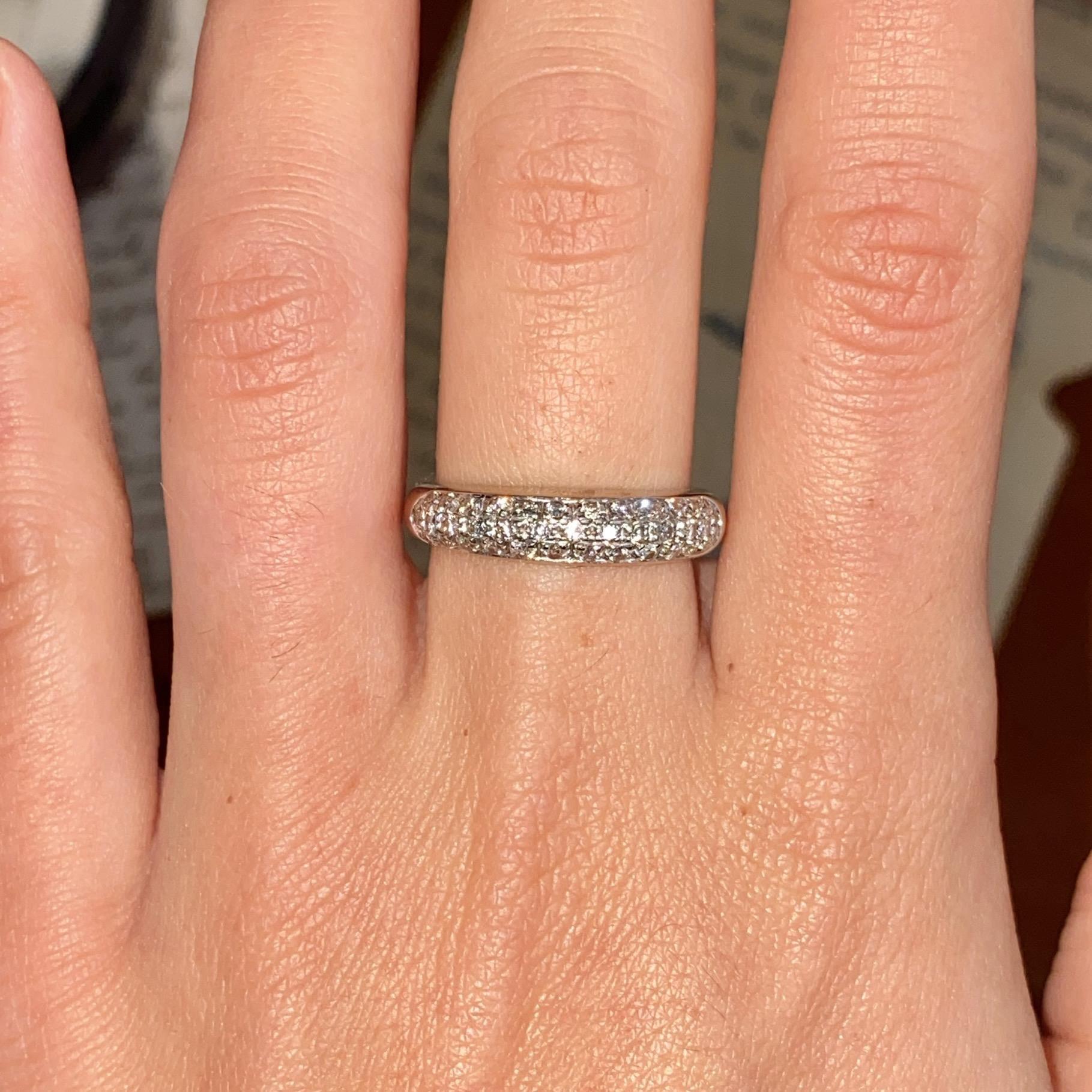 Anello vintage fascia pavè in oro 18kt tempestato di diamanti per ct 0,30 ca.