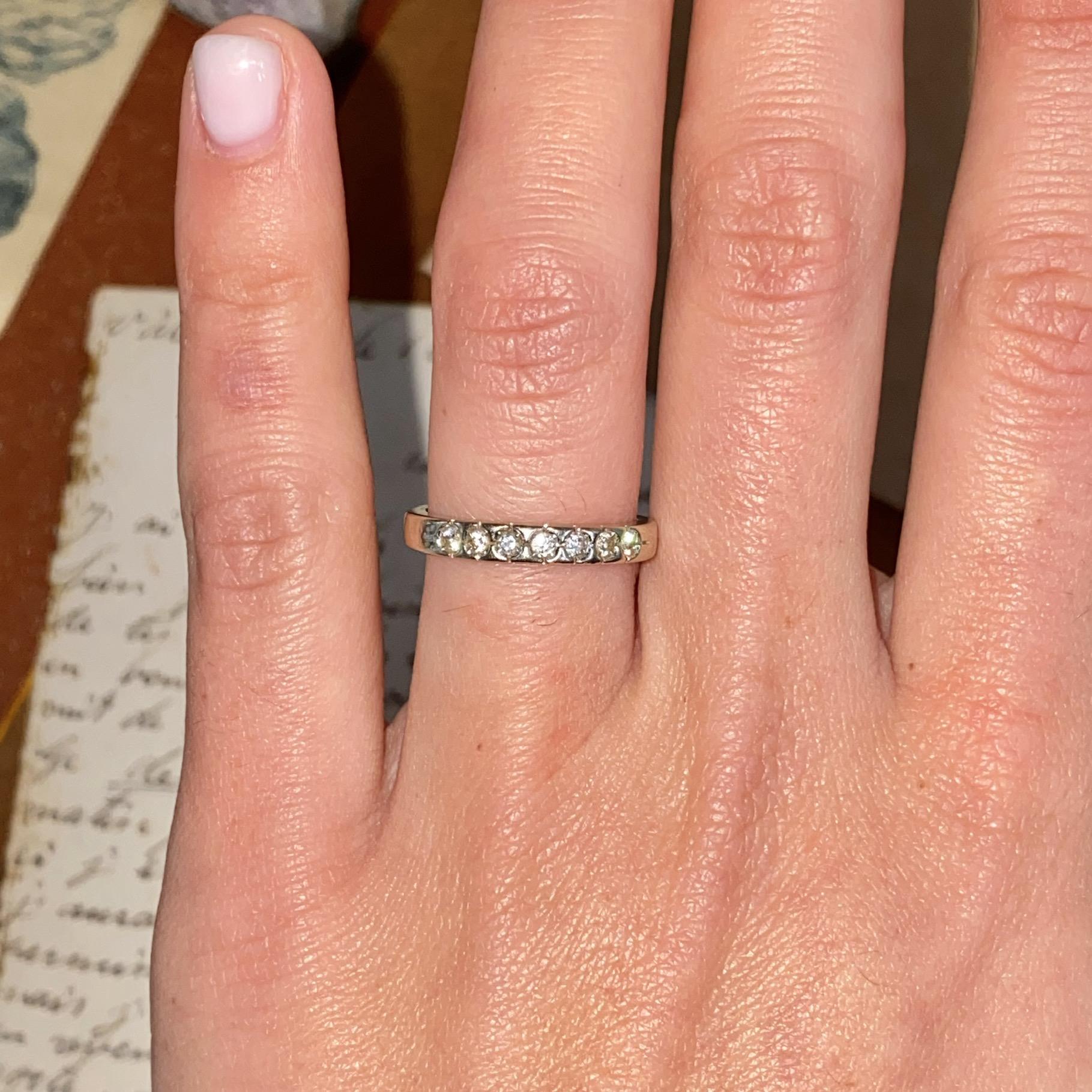 Anello vintage rivière in oro 18kt con 7 diamanti per ct 0,16 ca.