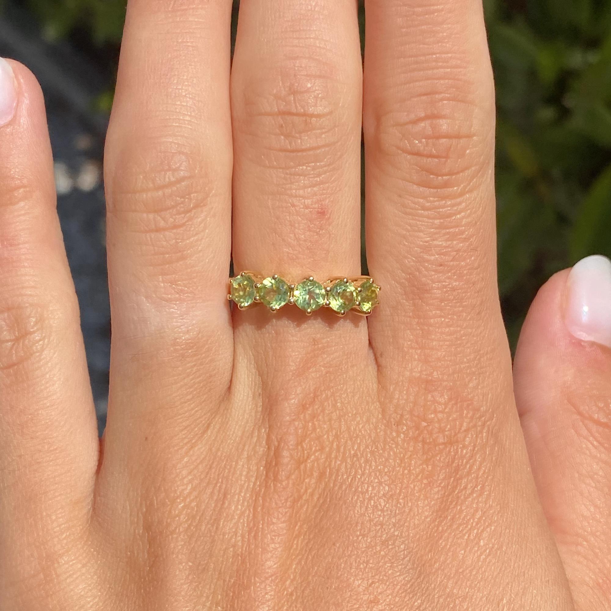 Anello vintage rivière in oro 18kt con peridoto per ct 1,40 ca.