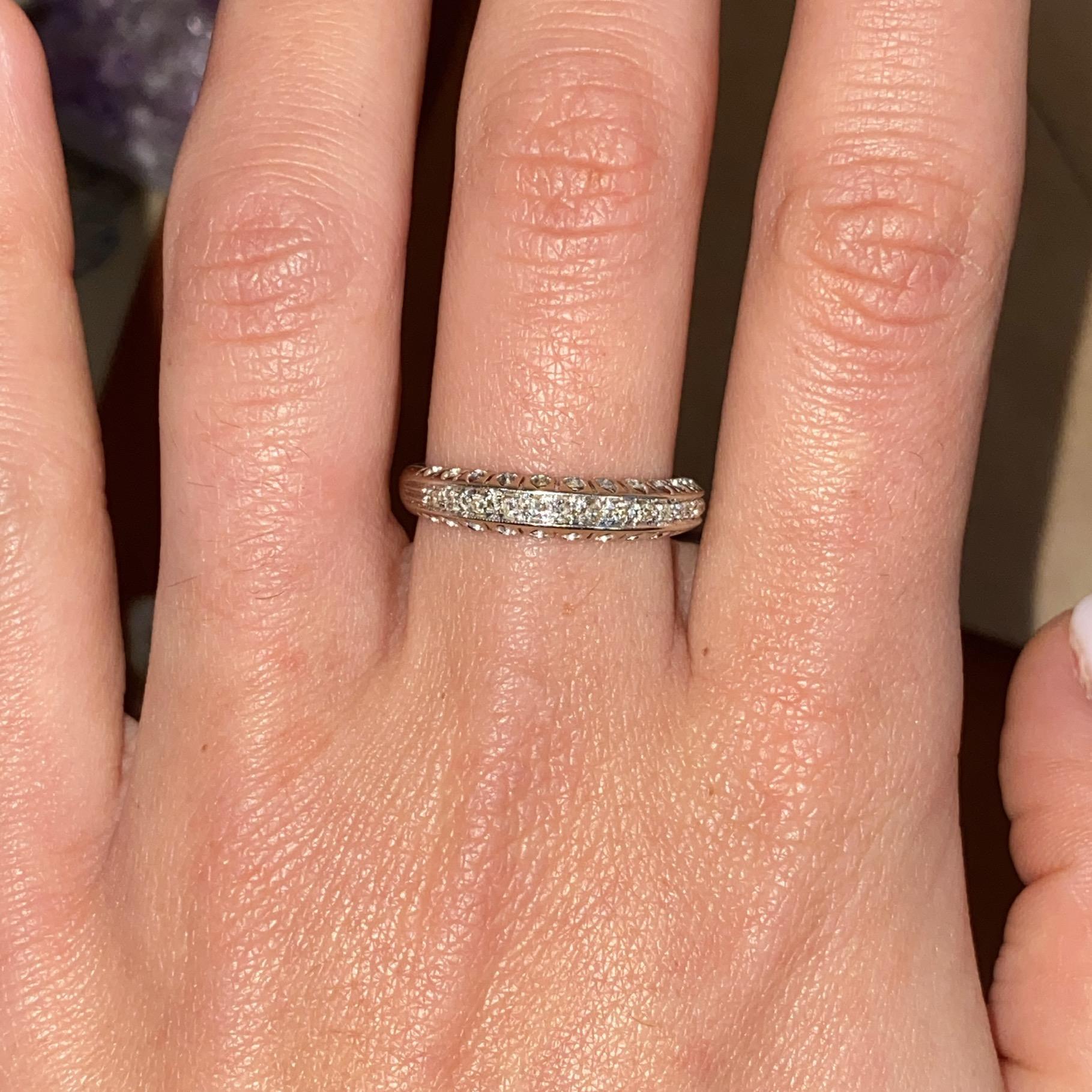 Anello vintage rivière in oro bianco 18kt con diamanti 13 ct 0,15 ca.