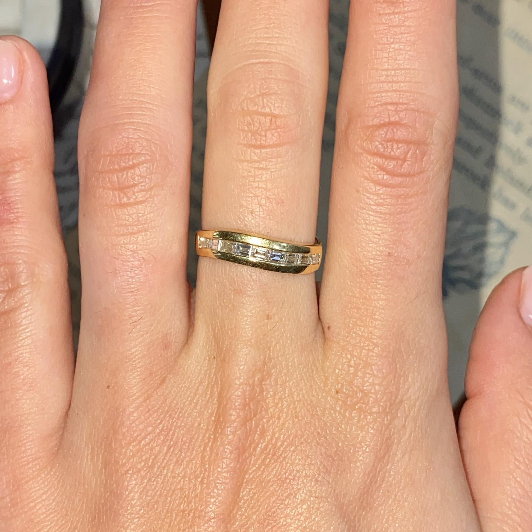 Anello vintage rivière ondulata in oro 18kt con diamanti baguette ct 0,30 ca.