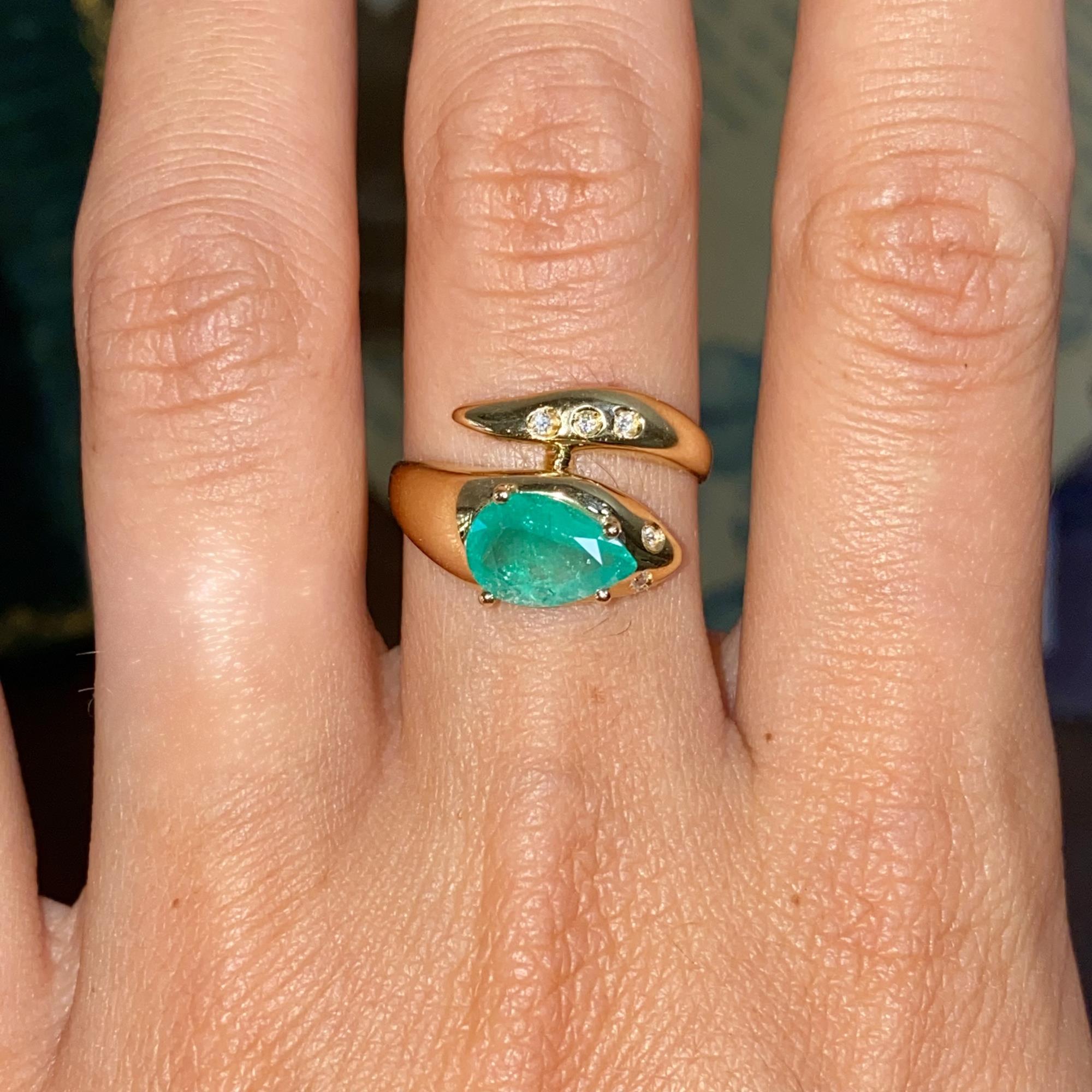 Anello vintage serpente in oro 18kt con grande smeraldo ct 1,20 ca. e diamanti ct 0,05 ca.