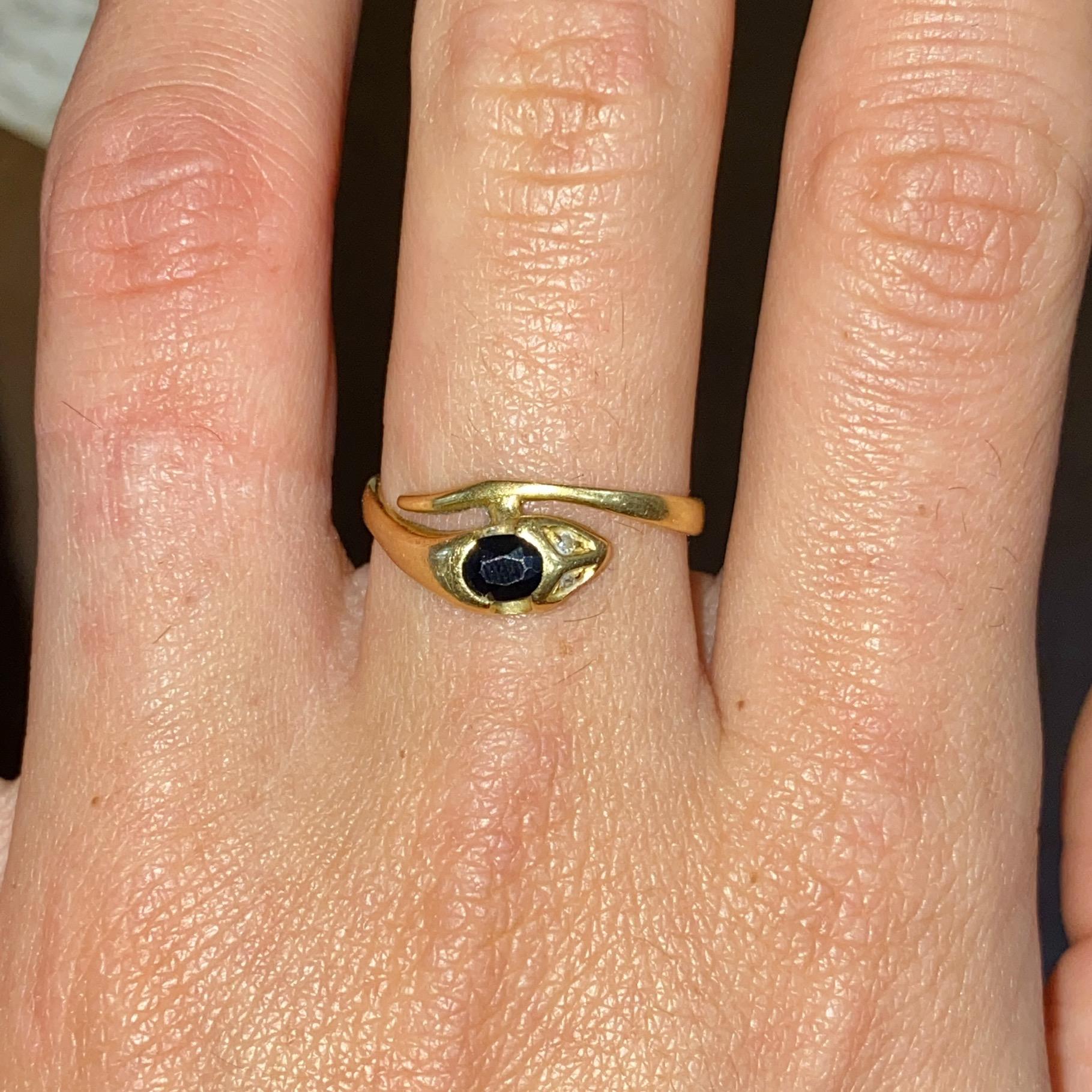 Anello vintage serpente in oro 18kt con zaffiro ct 0,30 ca. e diamanti ct 0,02 ca.