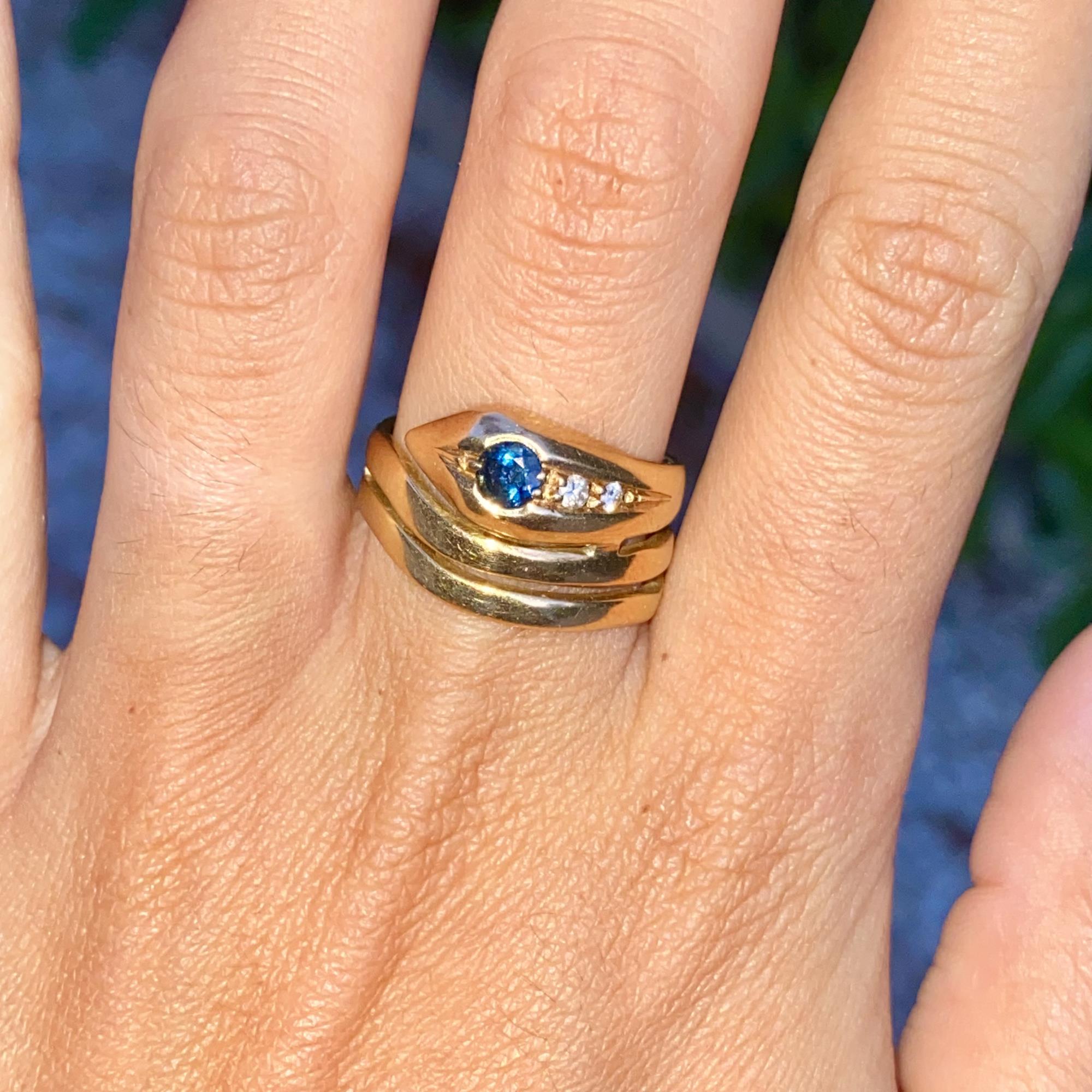 Anello vintage serpente in oro 18kt con zaffiro ct 0,40 ca. e diamanti ct 0,05 ca.