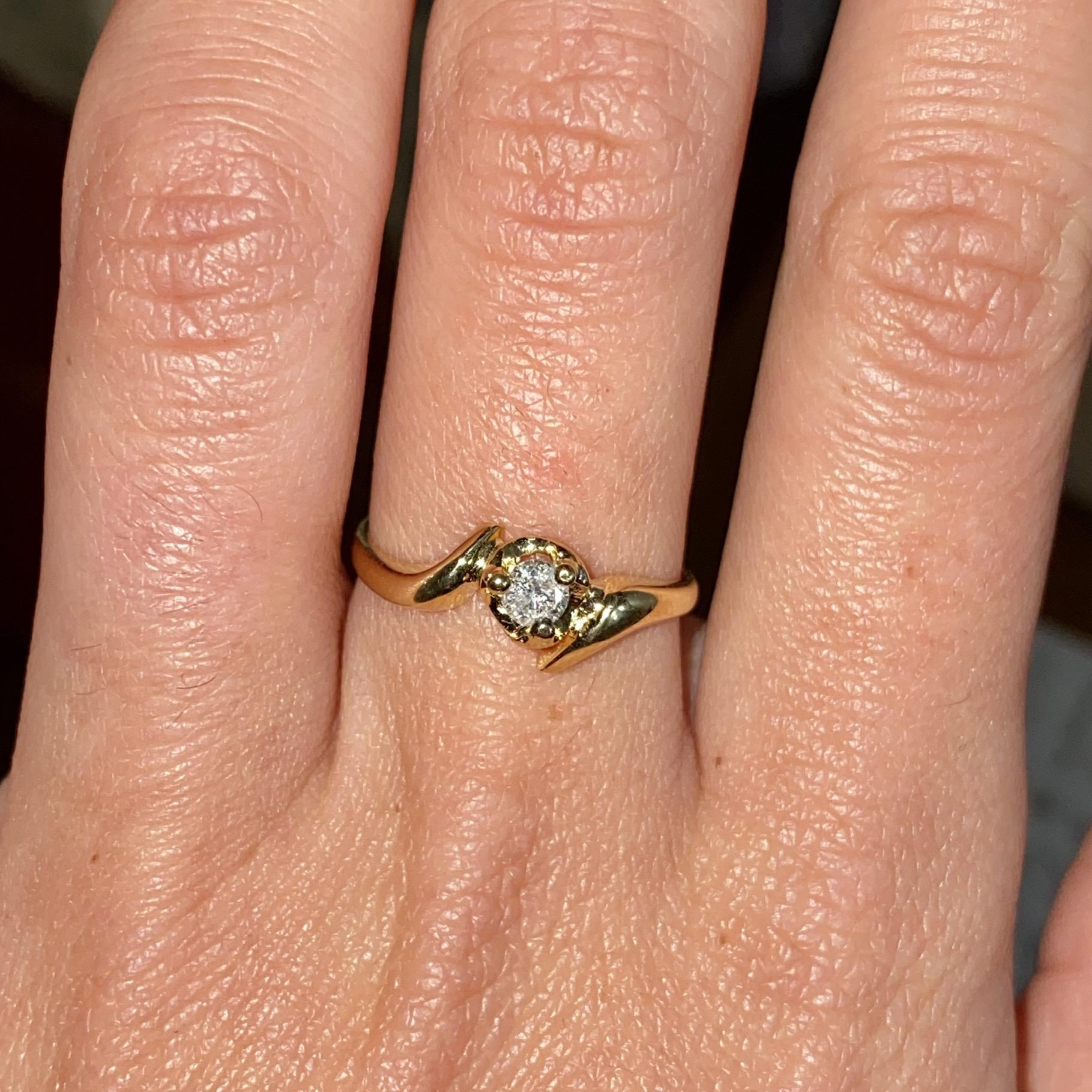 Anello vintage solitario in oro 18kt con diamante ct 0,15 ca.