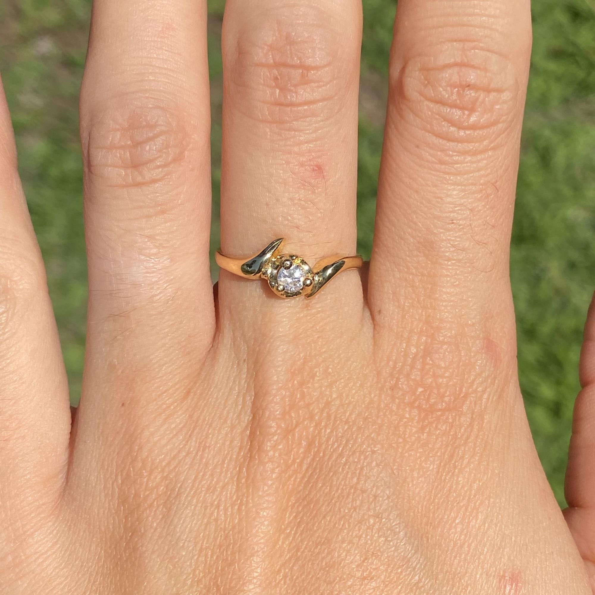 Vintage 18kt gold solitaire ring with approx. 0.15 ct diamond