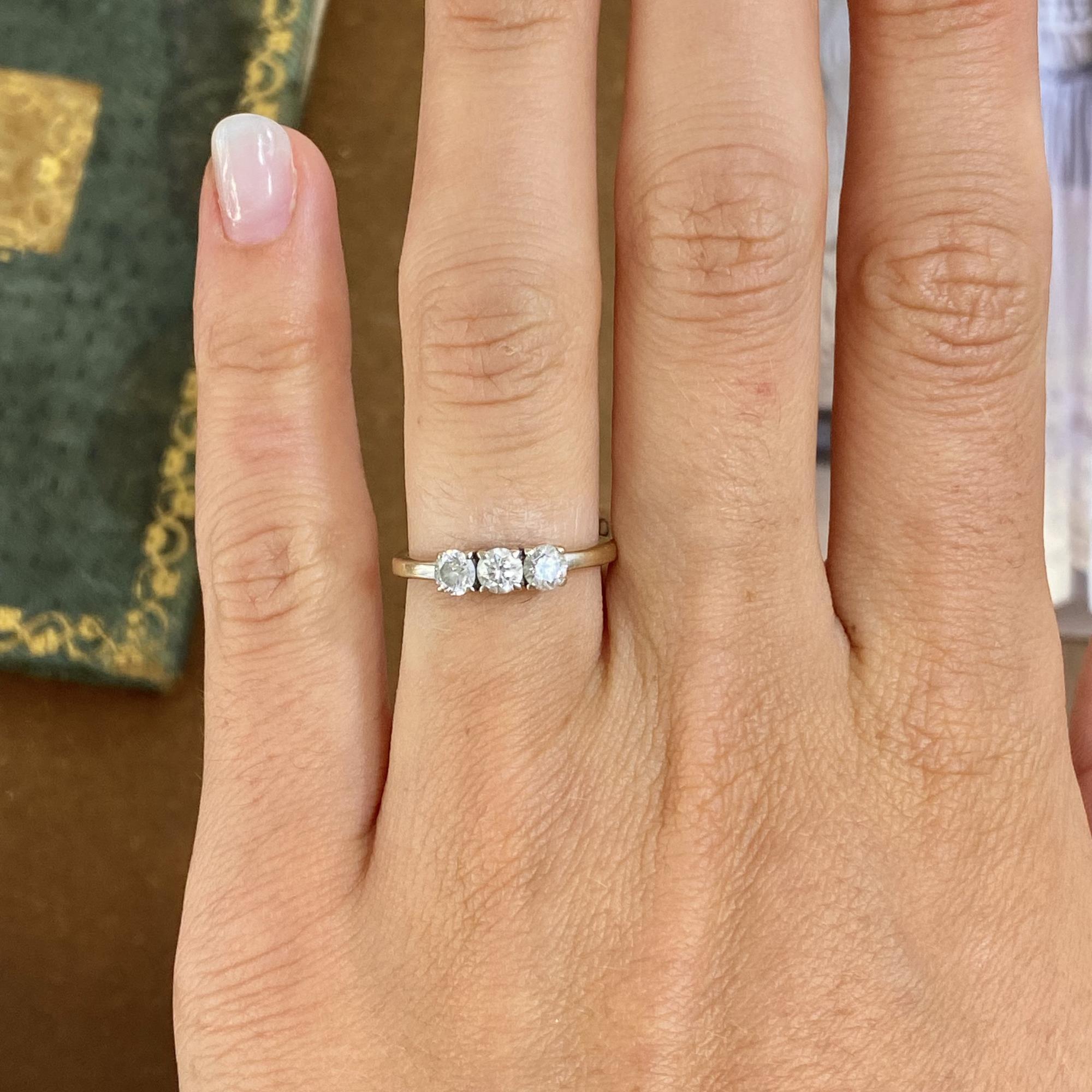 Anello vintage trilogy in oro 18kt con diamanti ct 0,40 ca.