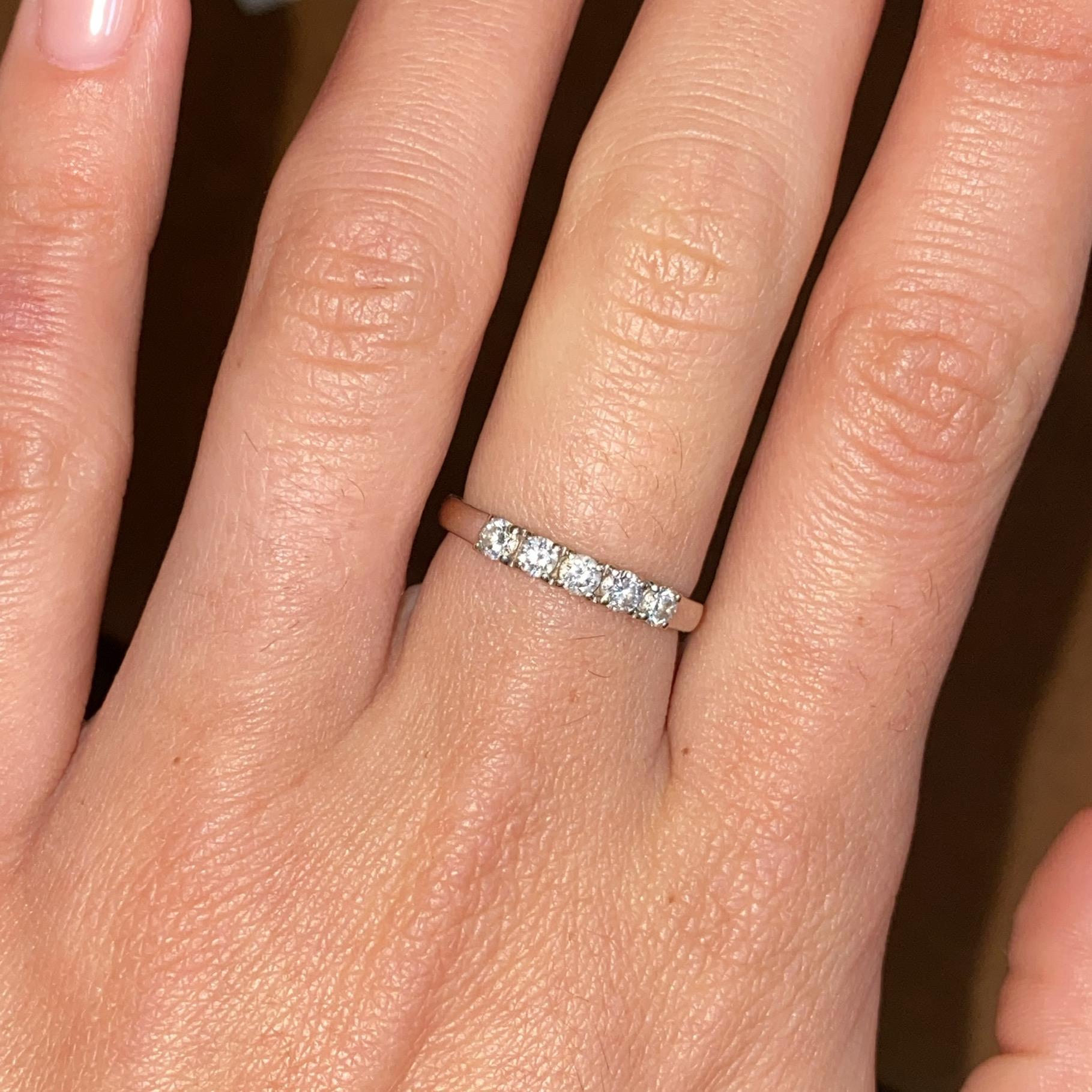 Anello vintge rivière in oro 18kt con 5 diamanti ct 0,22 ca.