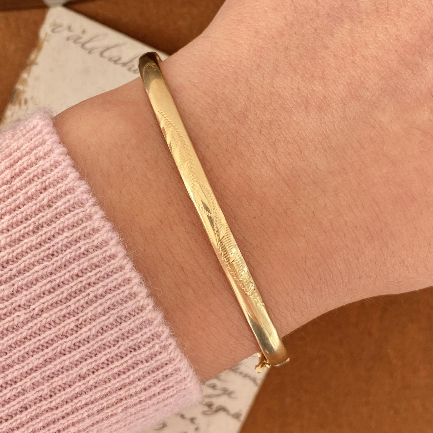 Bracciale vintage rigido in oro 18kt con decorazioni floreali