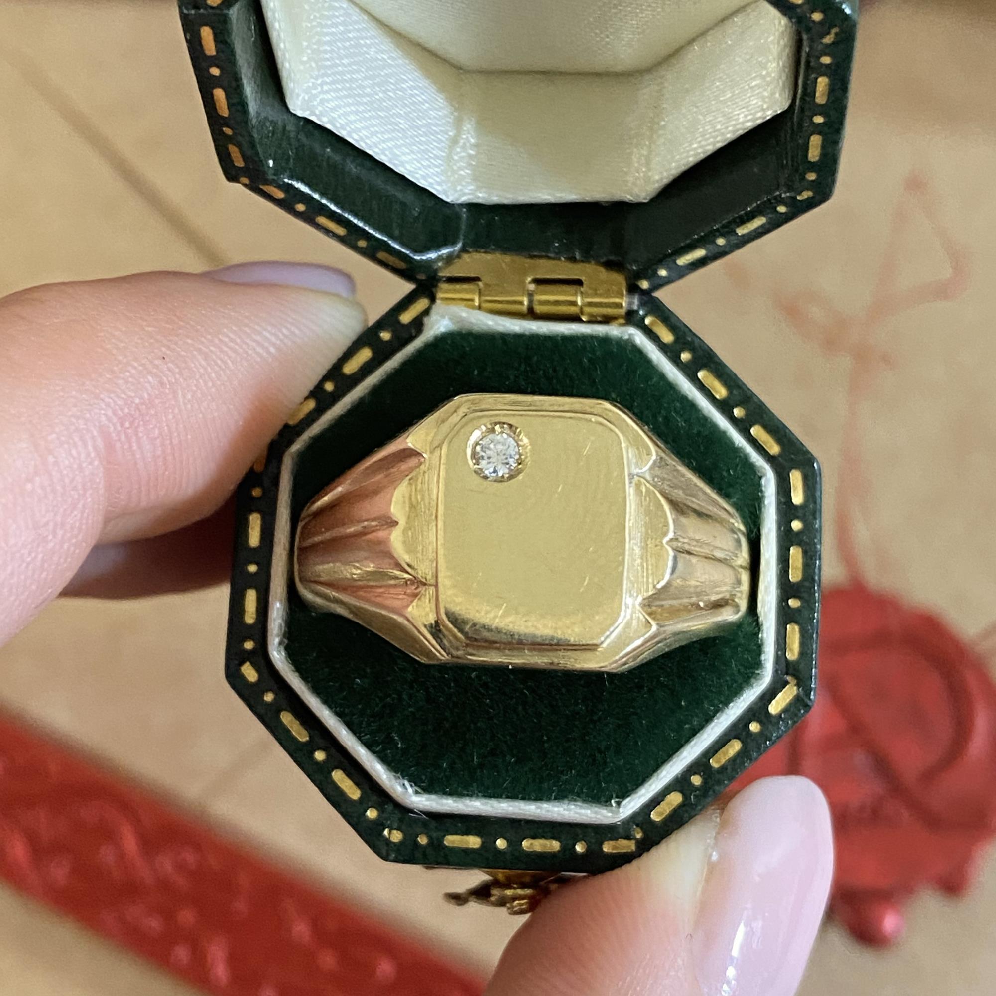 Chevalier in oro 9kt con zircone, 1970 ca.