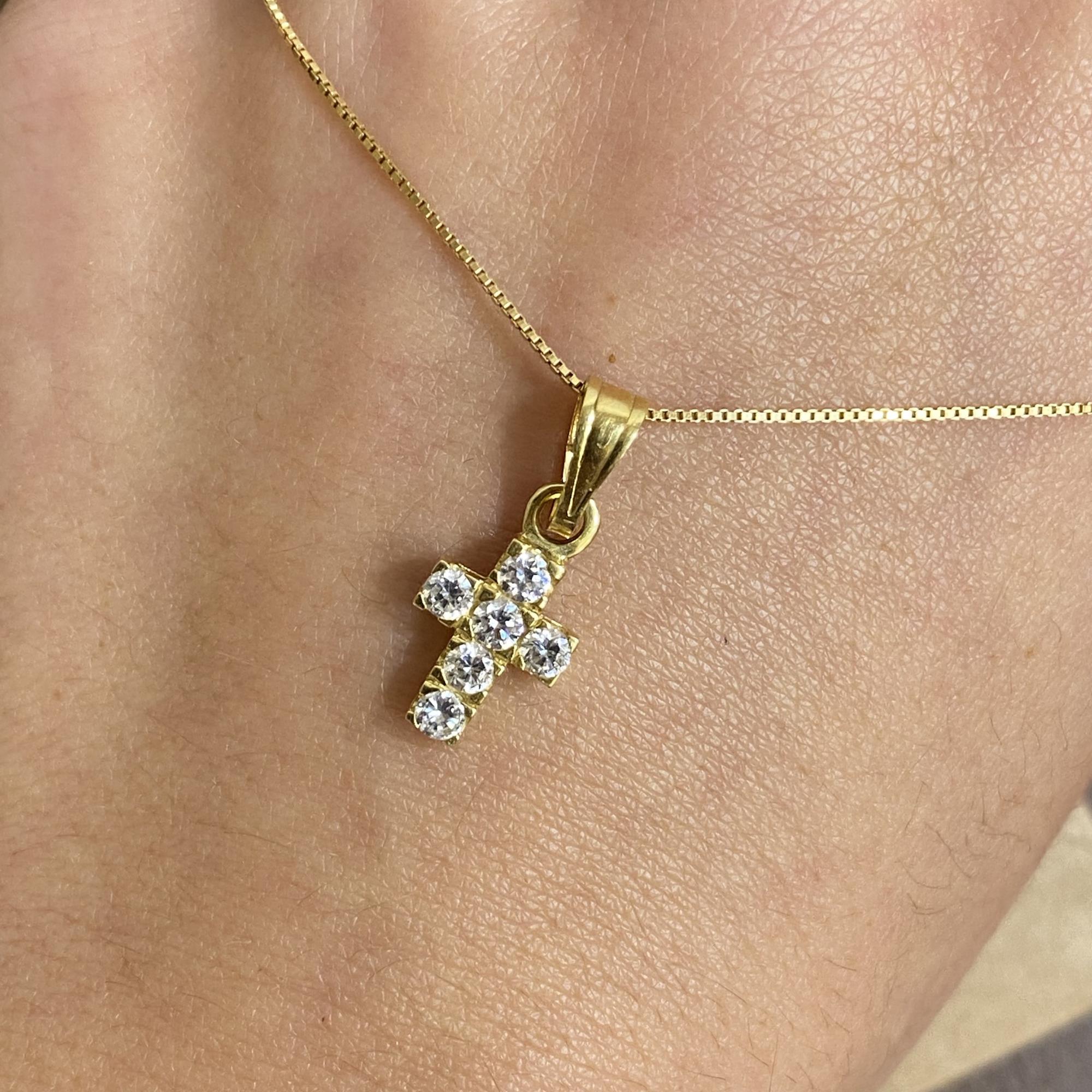 Ciondolo croce in oro 18kt con zirconi
