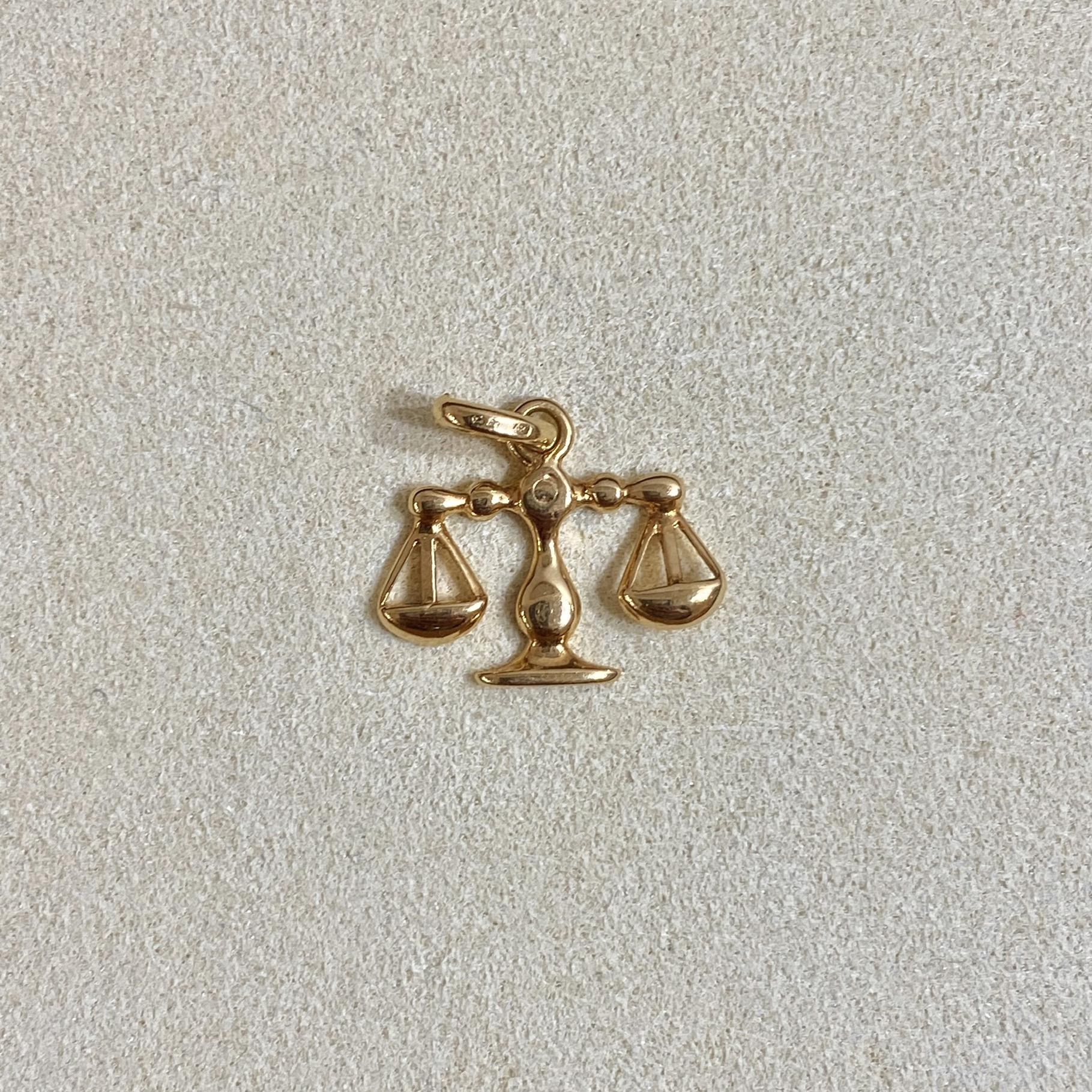 Ciondolo vintage bilancia in oro 18kt