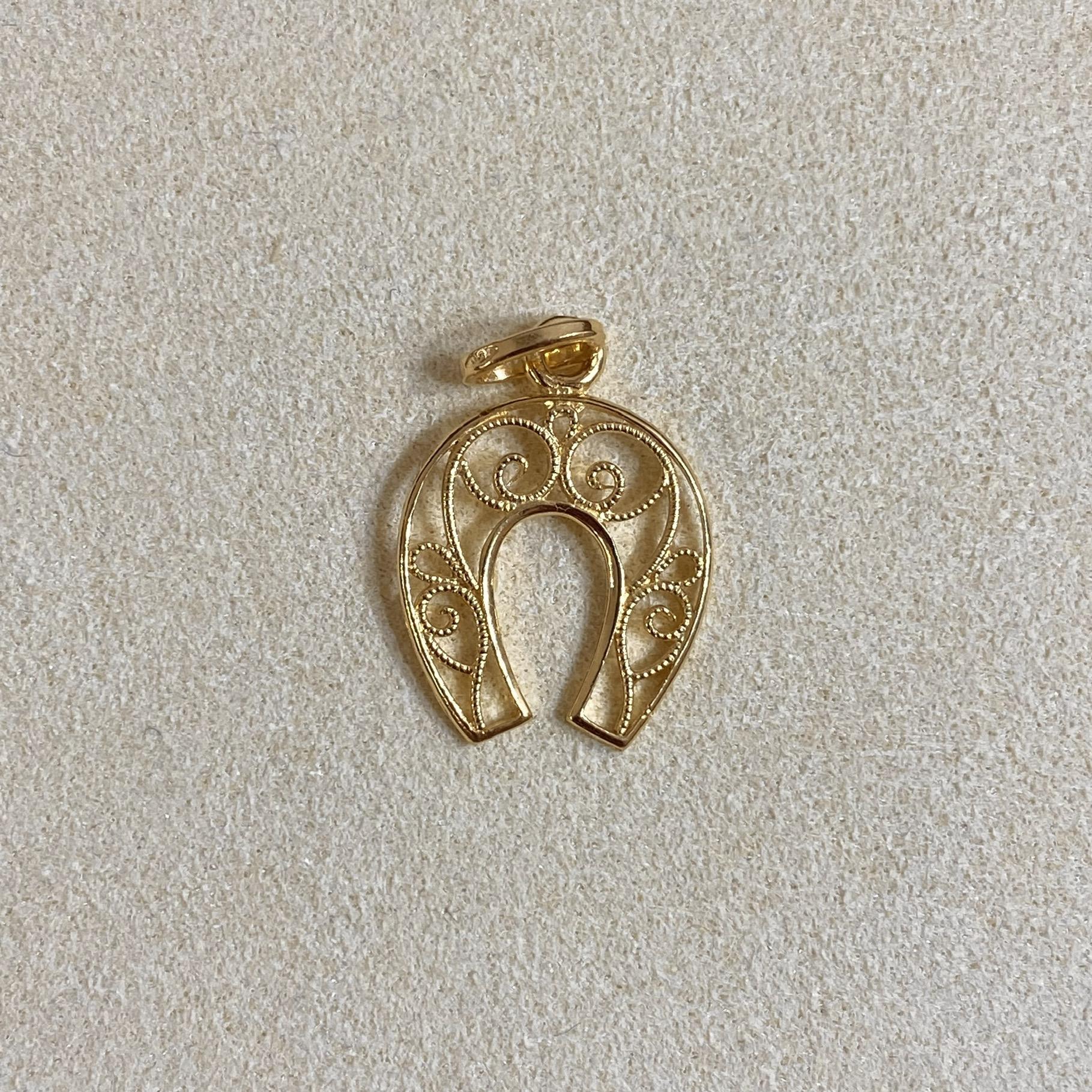 Ciondolo vintage ferro di cavallo in oro 18kt con decorazioni interne