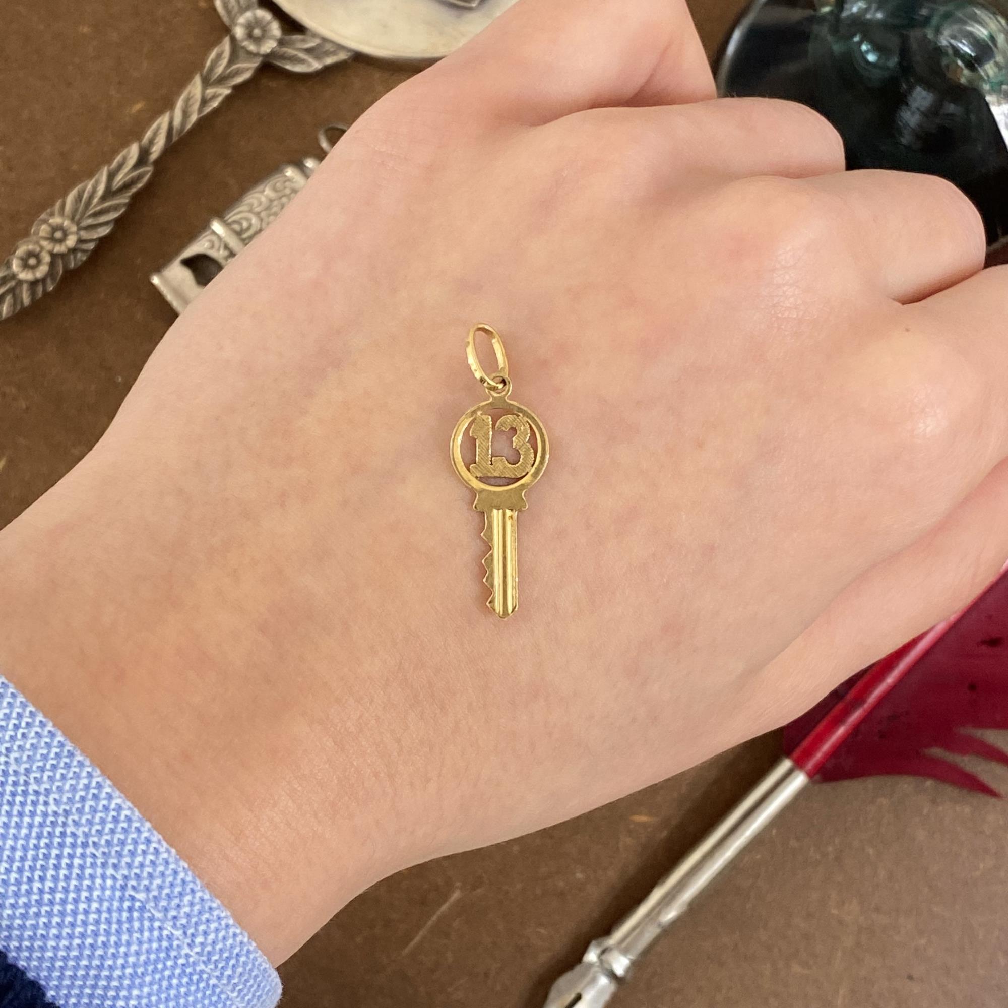 Ciondolo vintage in oro 18kt chiave con numero 13 portafortuna