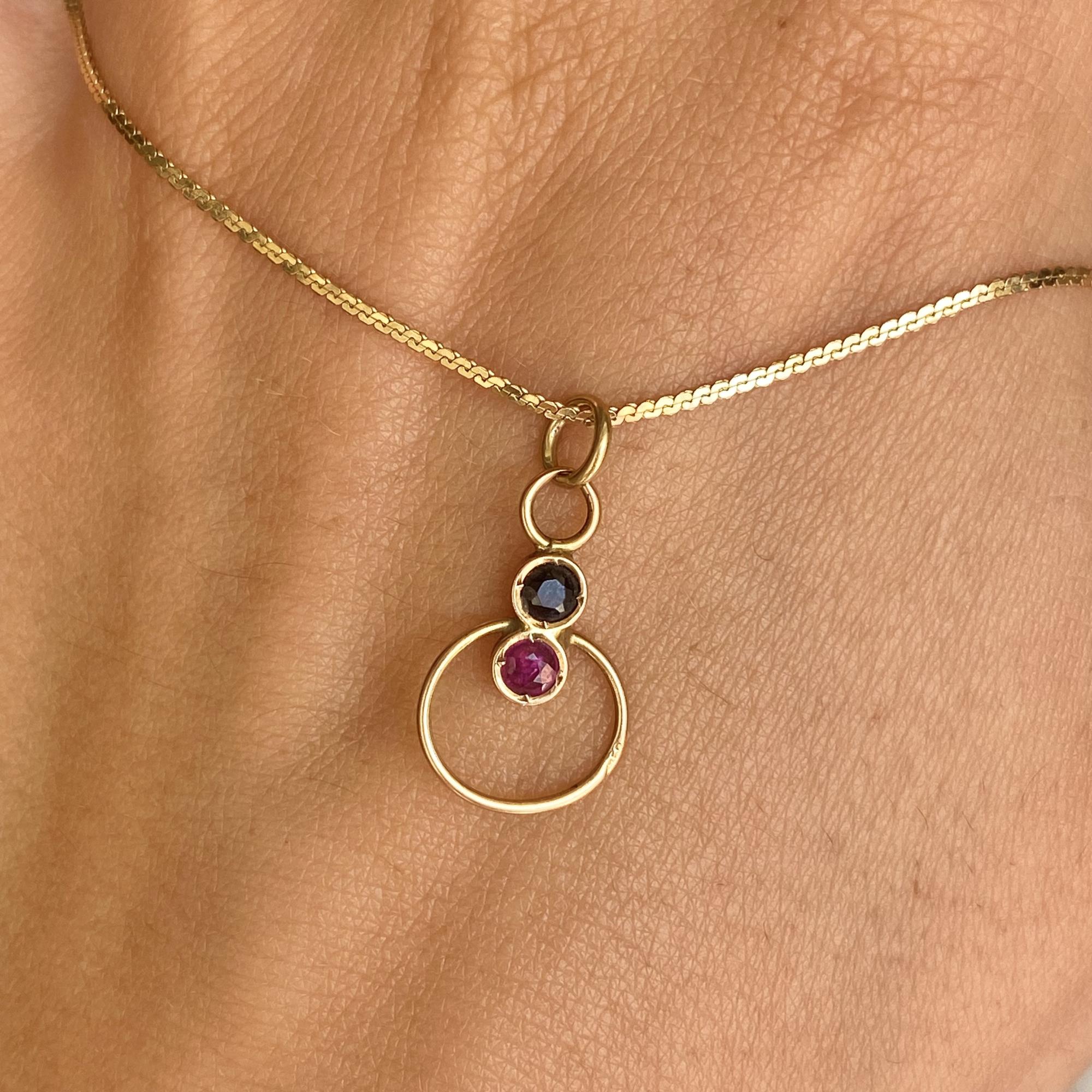 Ciondolo vintage in oro 18kt con rubino e zaffiro ct 0,50 ca.