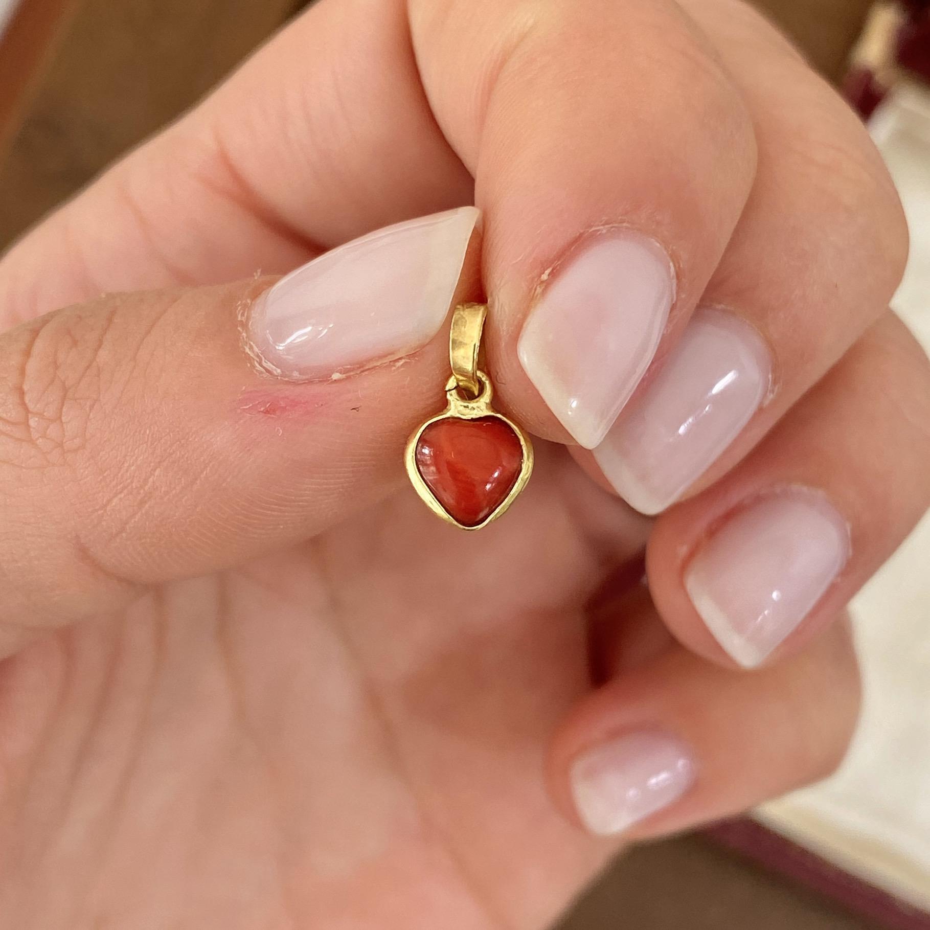Ciondolo vintage in oro 18kt cuore con corallo naturale