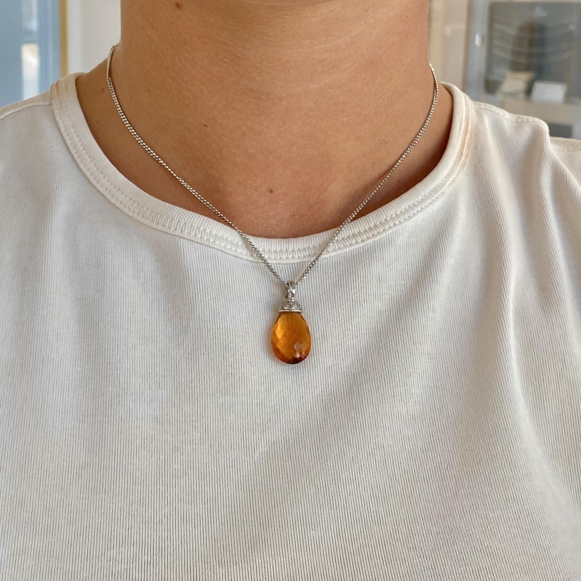 Collana in oro bianco 18kt con grande quarzo citrino briolet e diamanti ct 0,12 ca.