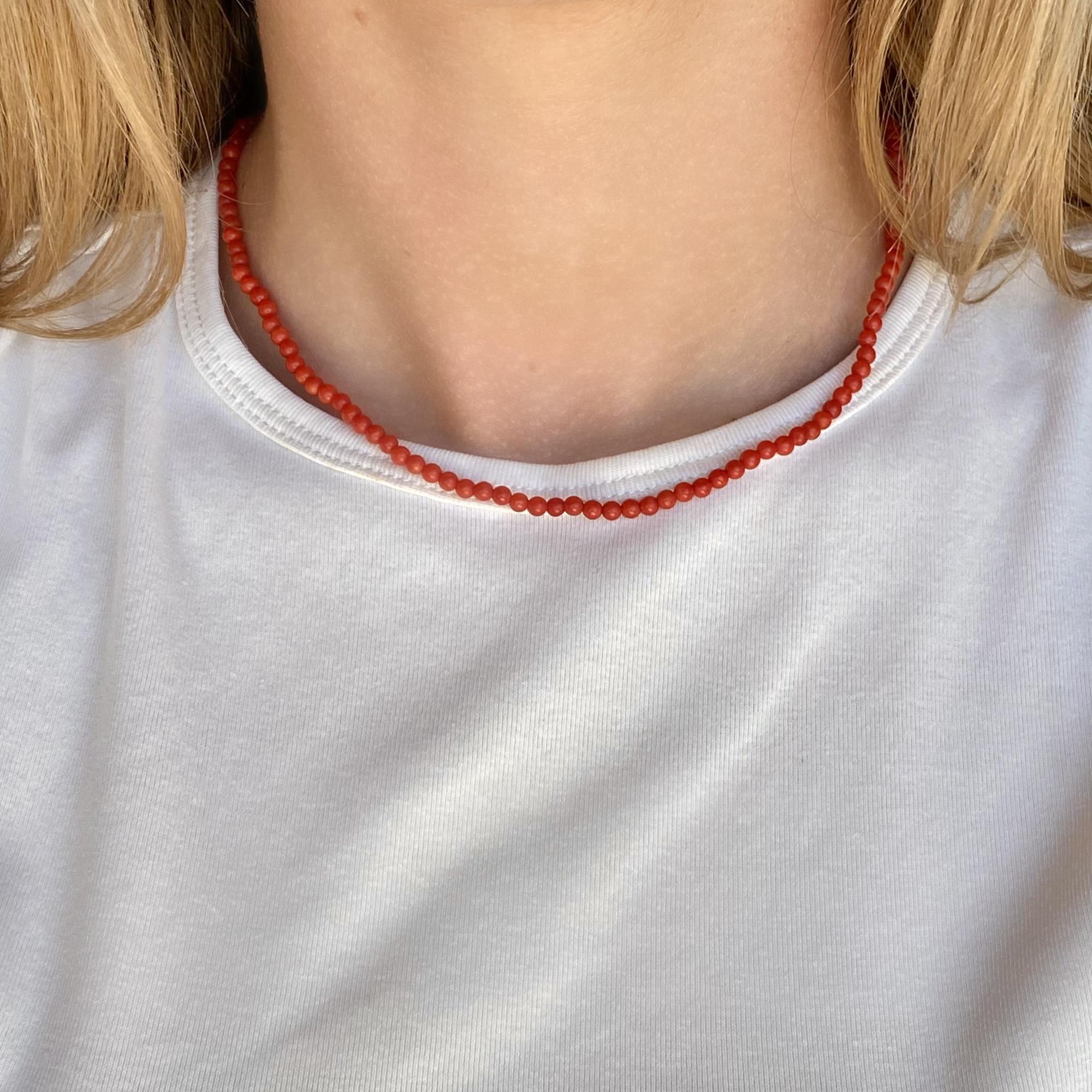 Collana vintage con corallo naturale e chiusura in oro 18kt
