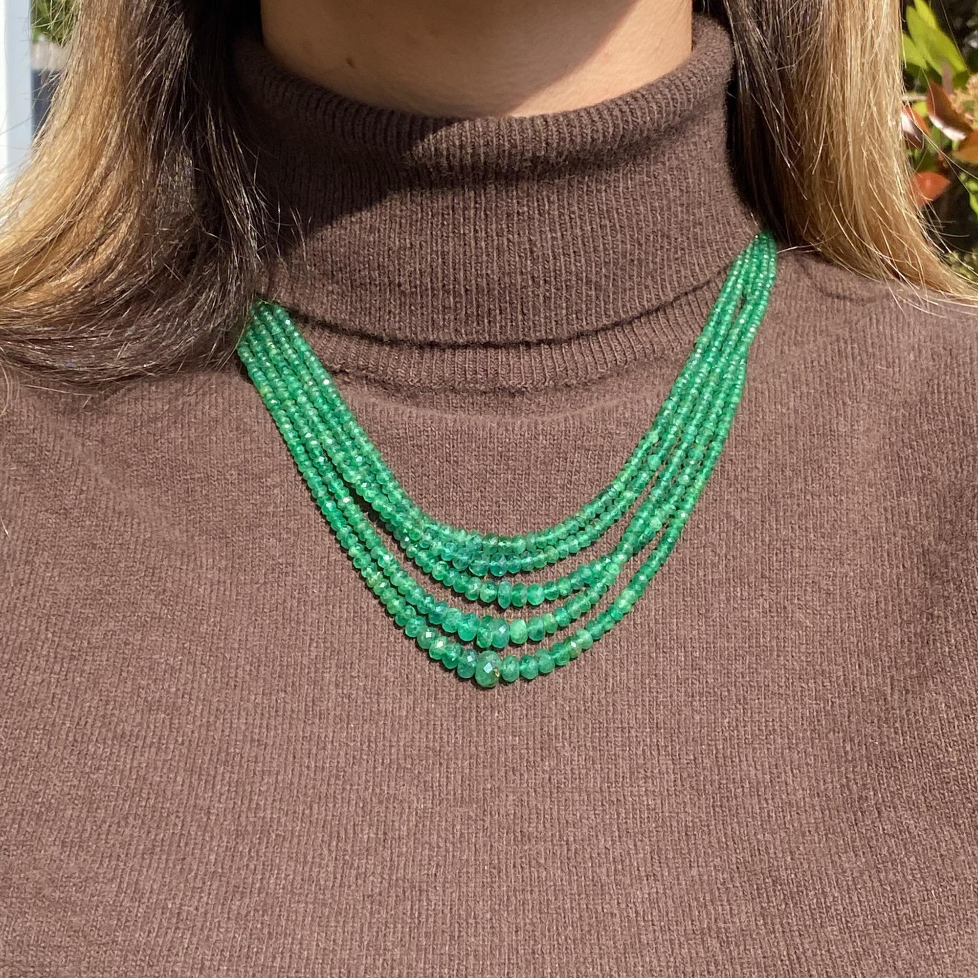 Collana vintage con smeraldi sfaccettati ct 180 ca. chiusura in oro 18kt con diamanti ct 0,12 ca.