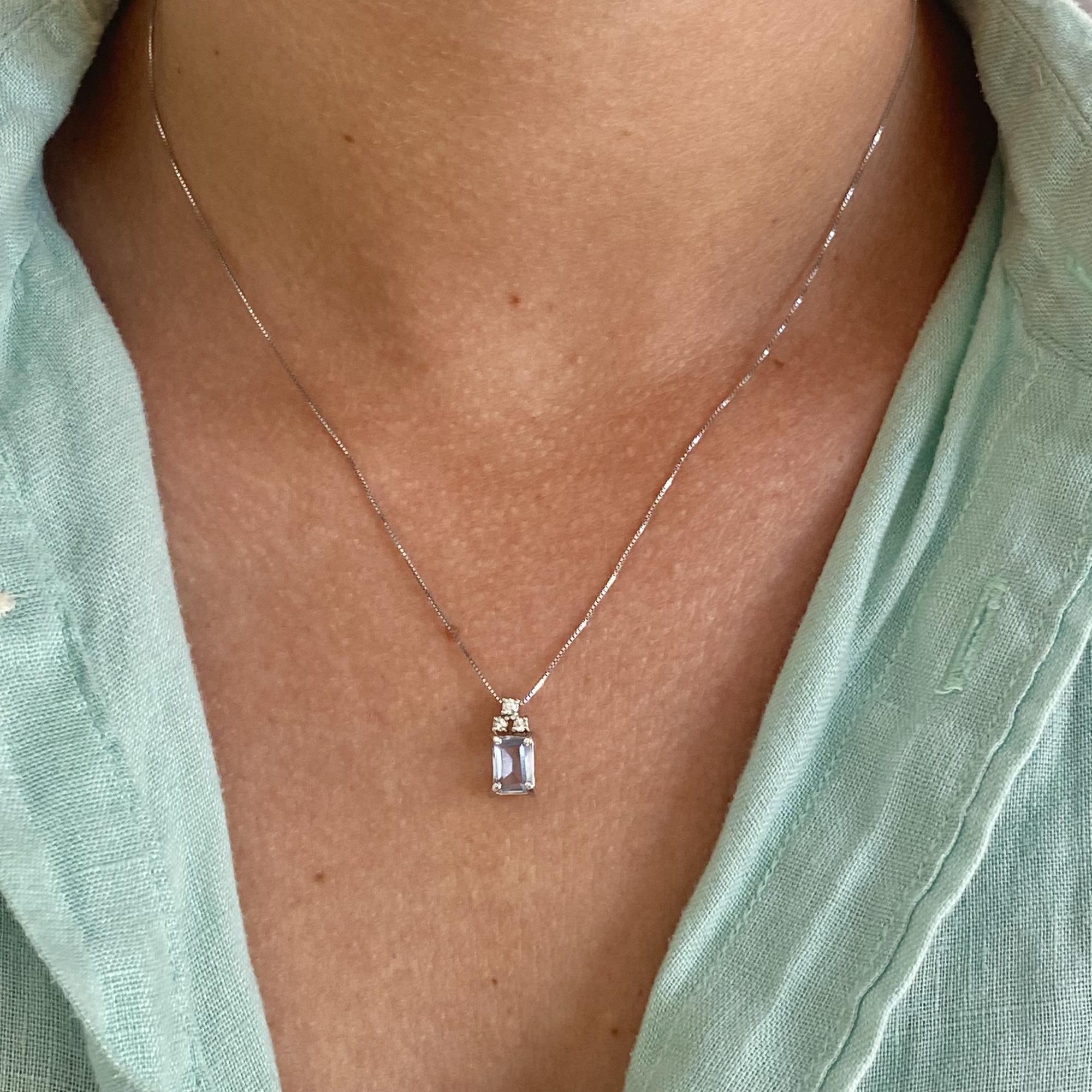 Collana vintage in oro 18kt con acquamarina ct 1,00 ca. e tre diamanti ct 0,10 ca.