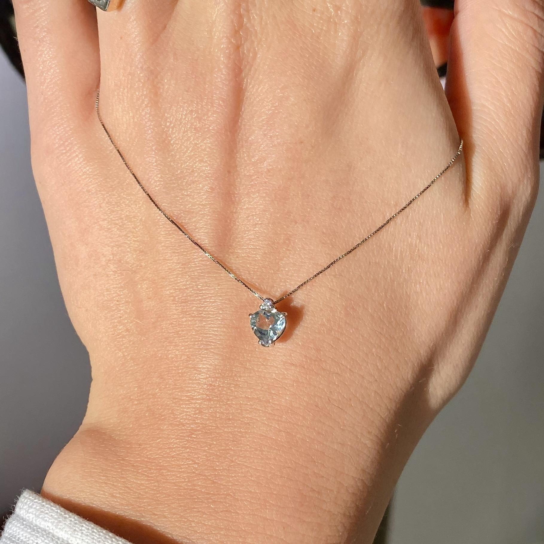 Collana vintage in oro 18kt con acquamarina taglio cuore ct 0,50 ca. e diamante ct 0,01 ca.