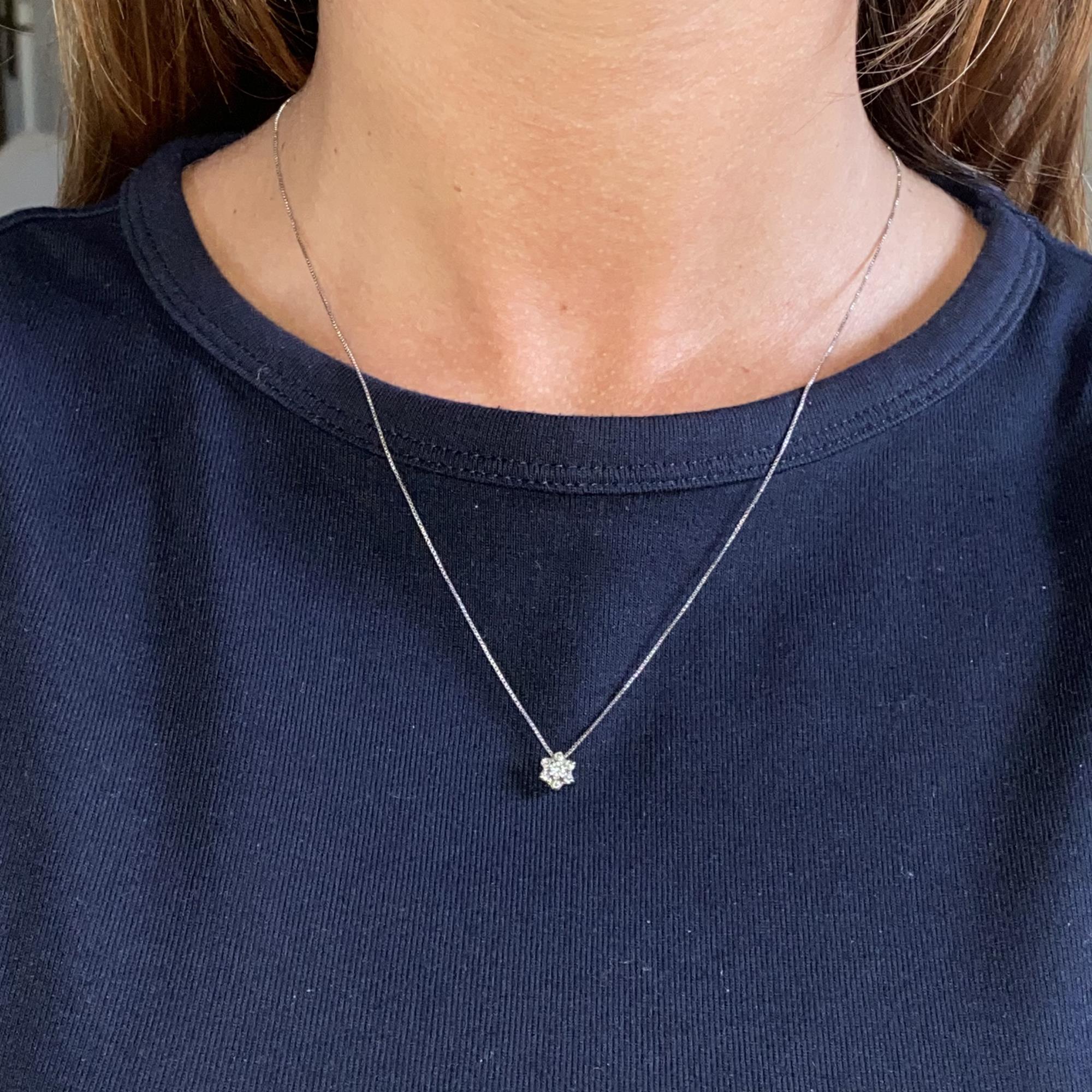Collana vintage in oro 18kt fiore con diamanti ct 0,10 ca.