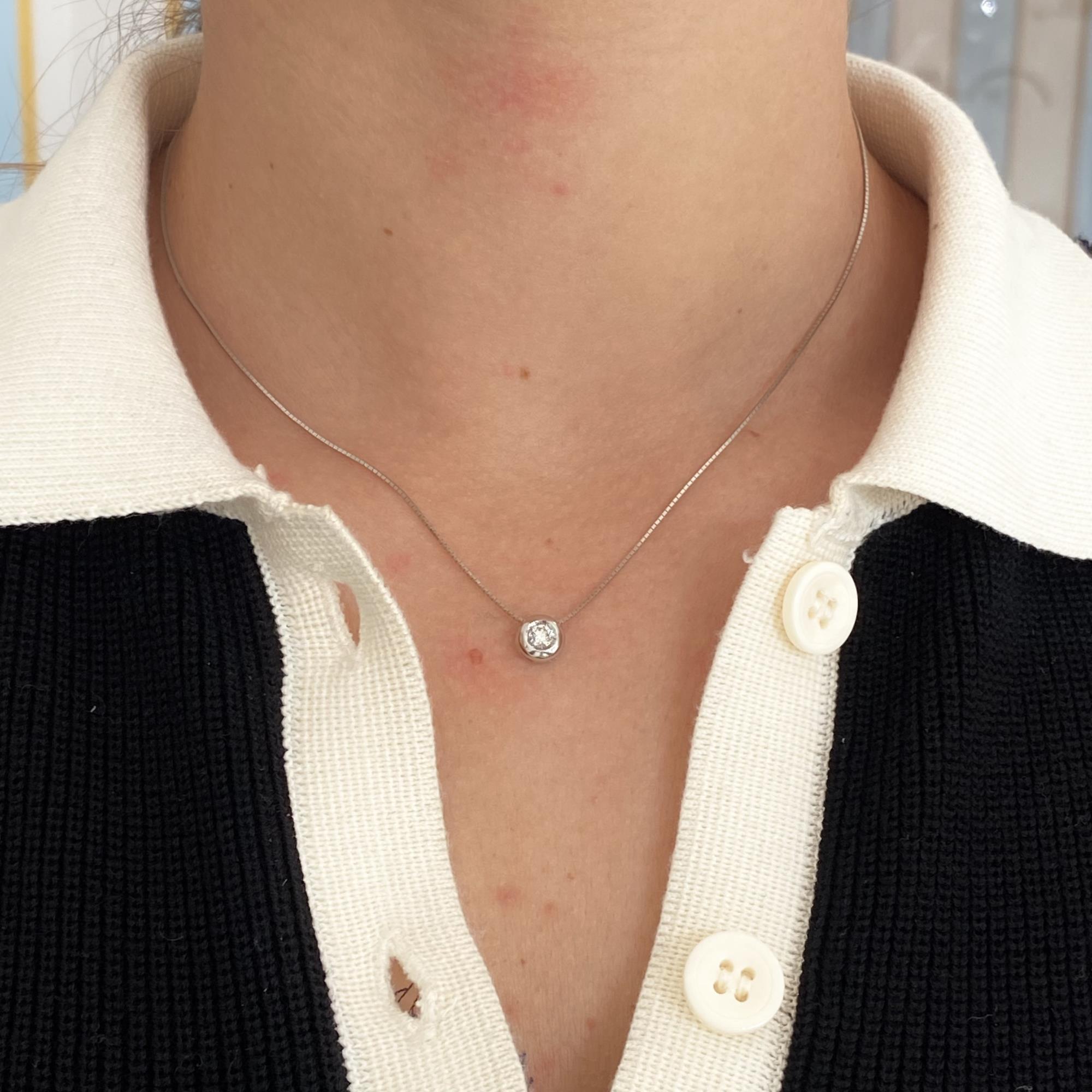 Collana vintage in oro 18kt punto luce con diamante ct 0,20 ca.