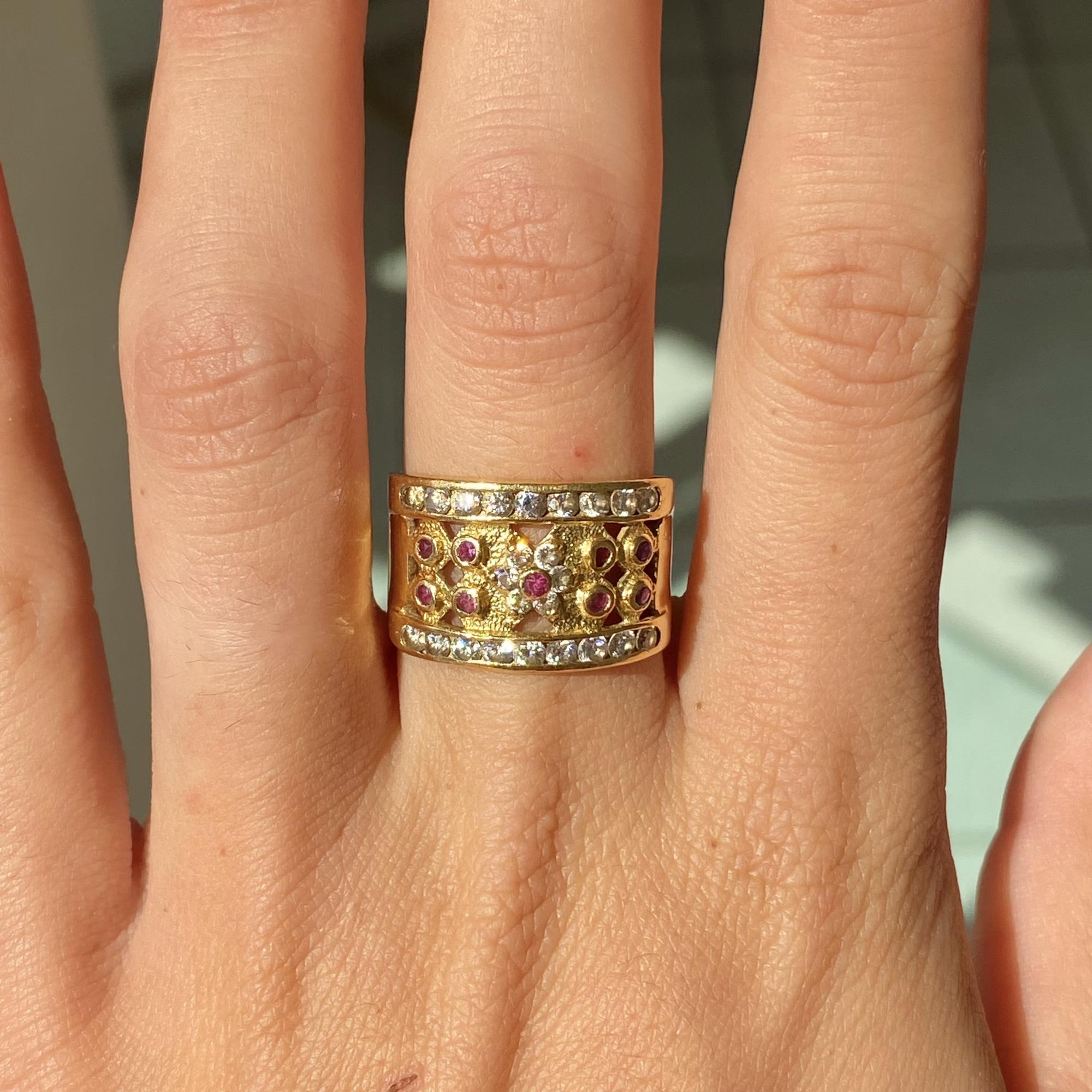 Fascia vintage in oro 18kt con 9 rubini ct 0,10 ca. e zirconi di taglio brillante