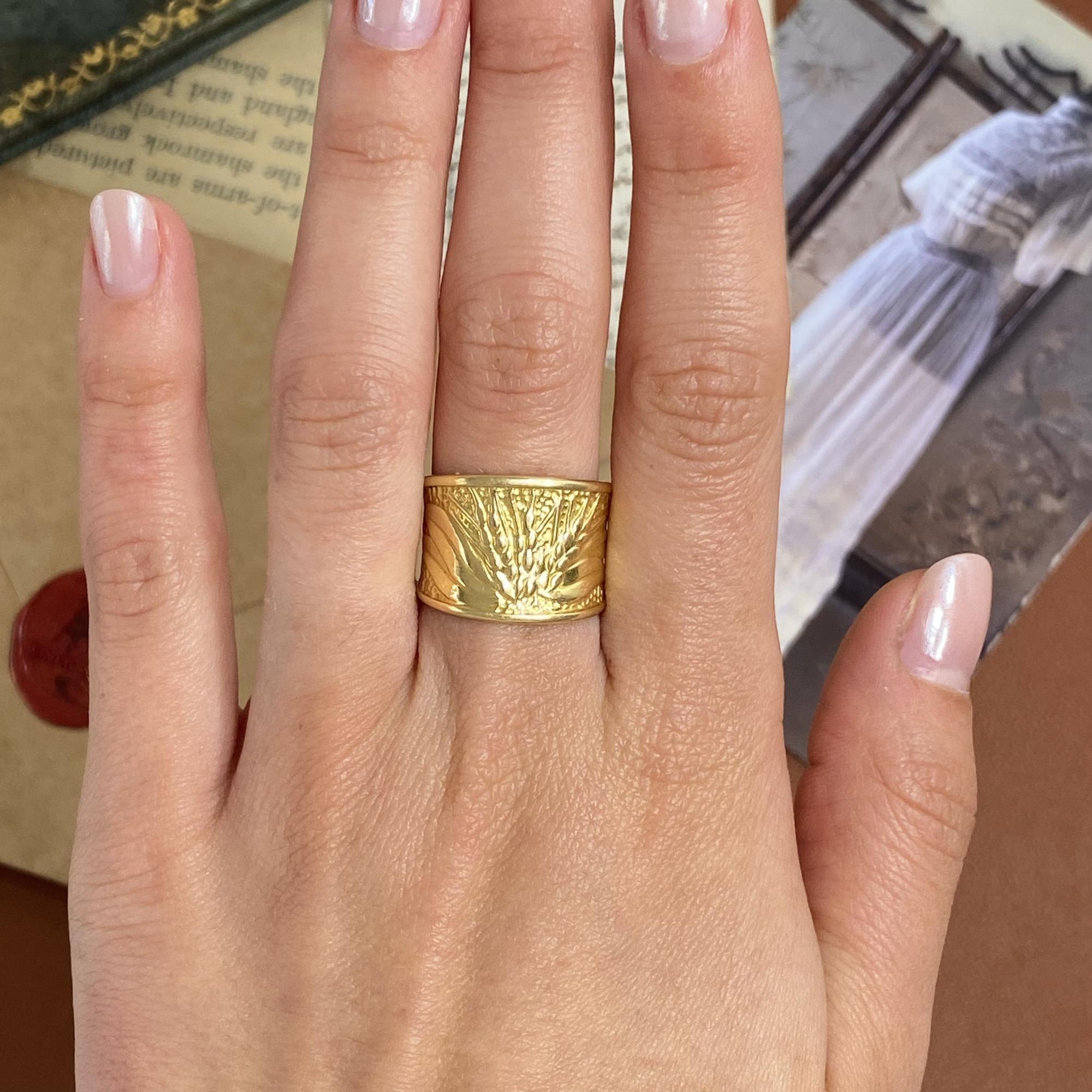 Fascia vintage in oro 18kt con spighe di grano in rilievo, misura regolabile