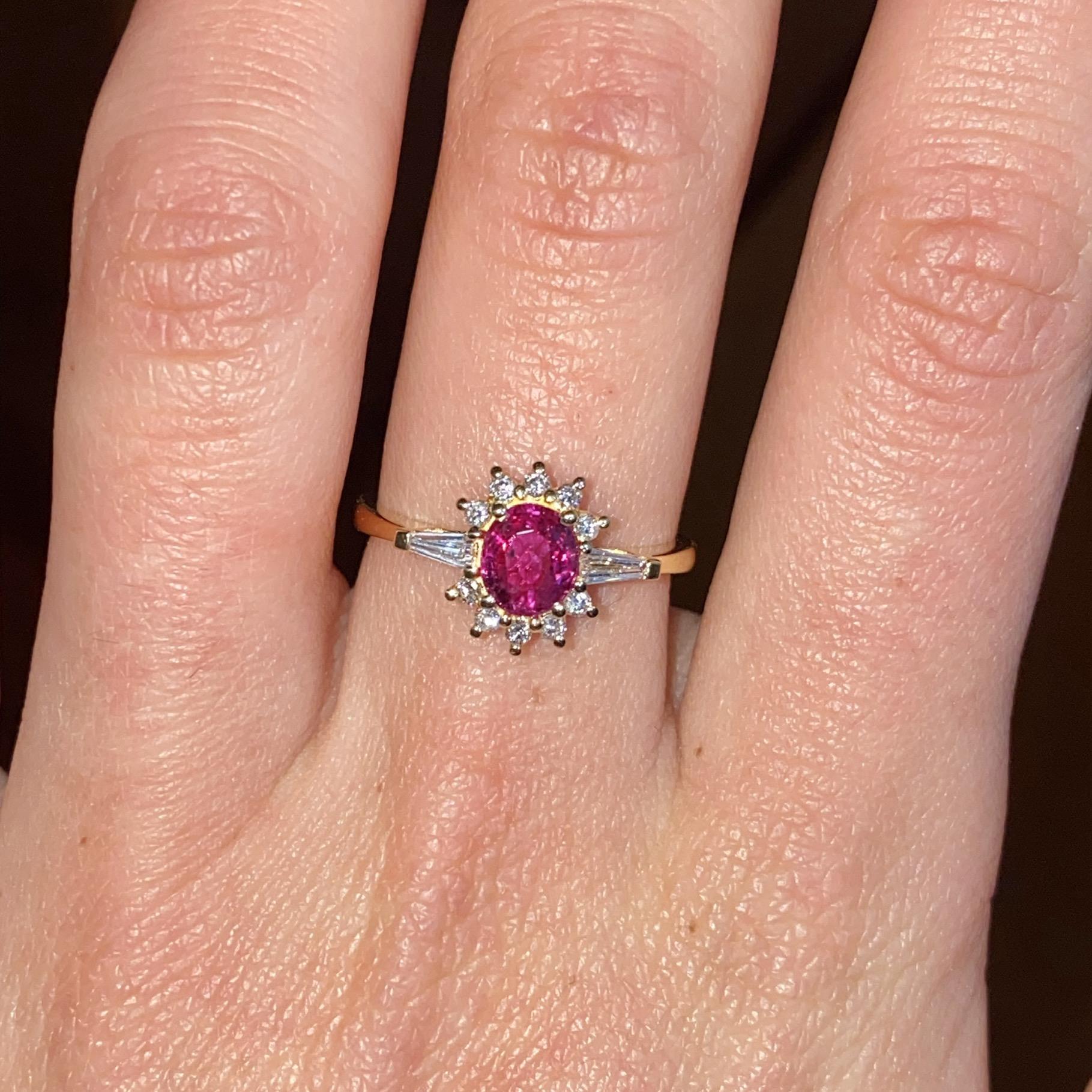 Margherita in oro 18kt con rubino ct 0,70 ca. e diamanti ct 0,25 ca.