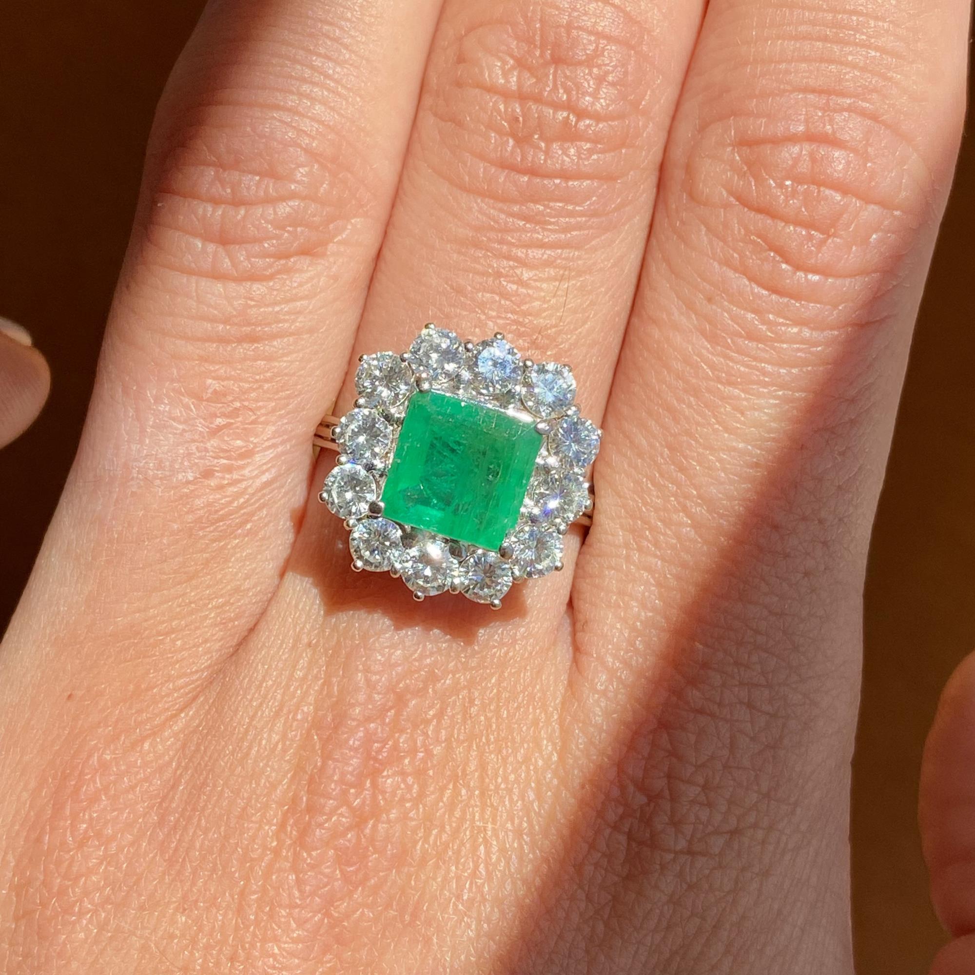 Margherita vintage in oro 18kt con smeraldo quadrato ct 1,70 ca. e diamanti ct 1,20 ca.