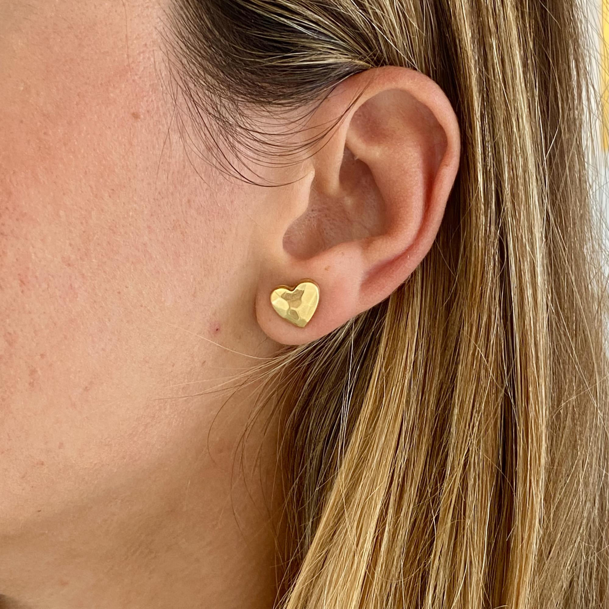 18kt gold heart earrings