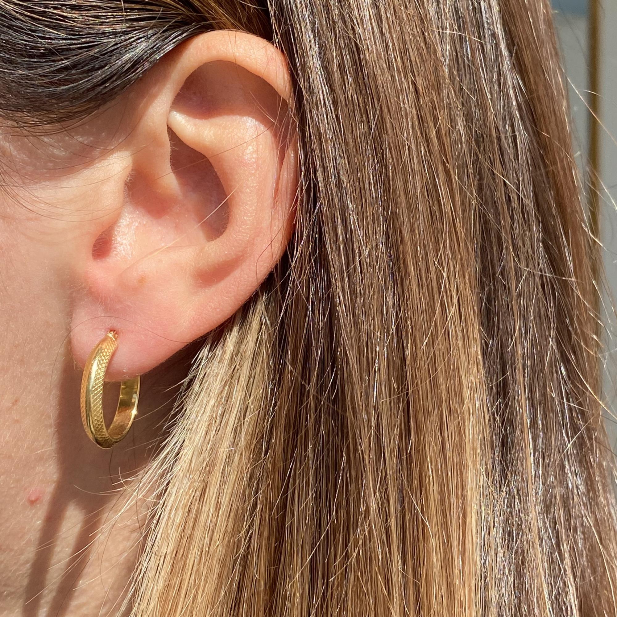 Orecchini vintage campanelle rigate in oro 18kt