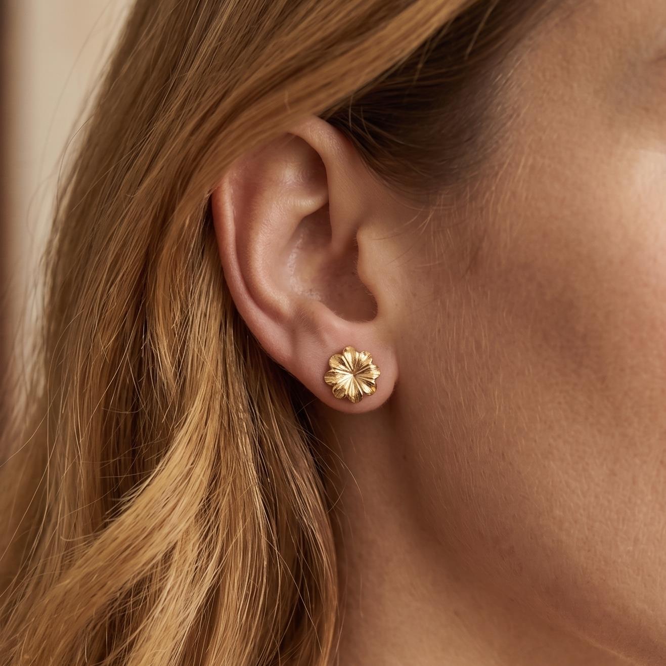 Orecchini vintage fiori in oro 18kt con petali lucidi e rigati