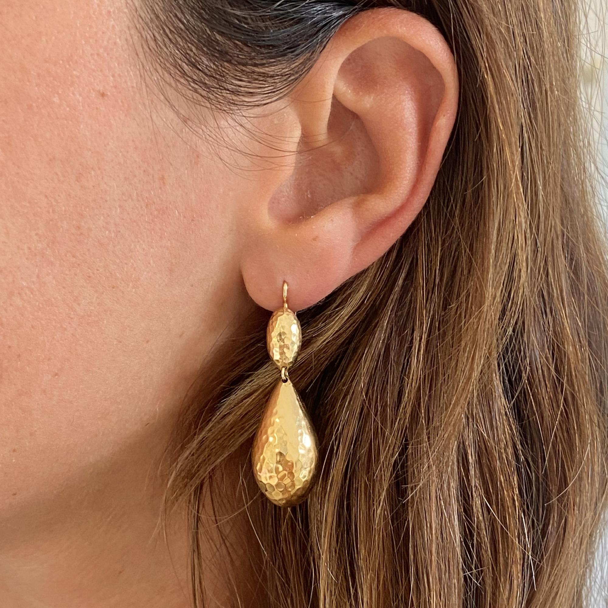 Orecchini vintage goccia pendente in oro 18kt lavorazione martellata