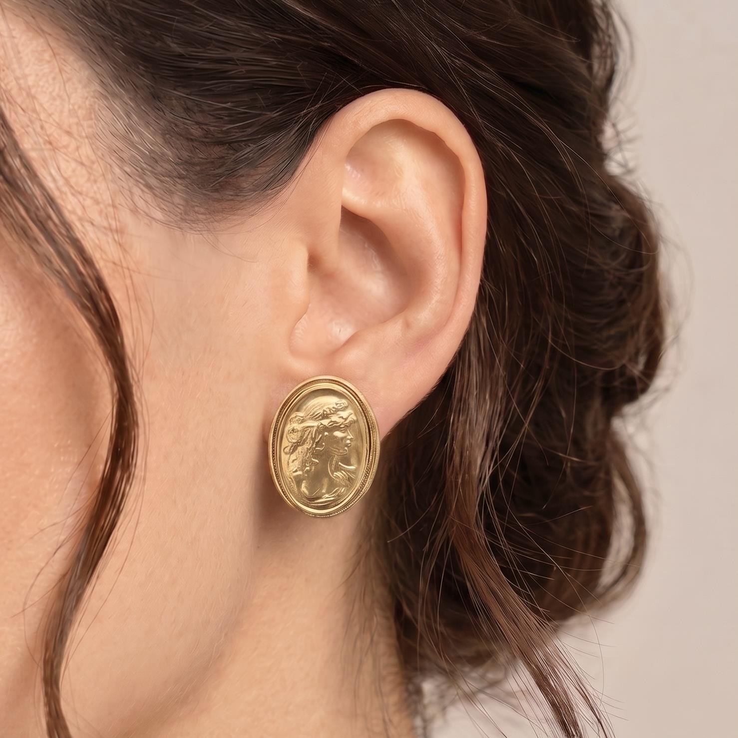 Orecchini vintage in oro 18kt cammeo raffigurante una dea greca