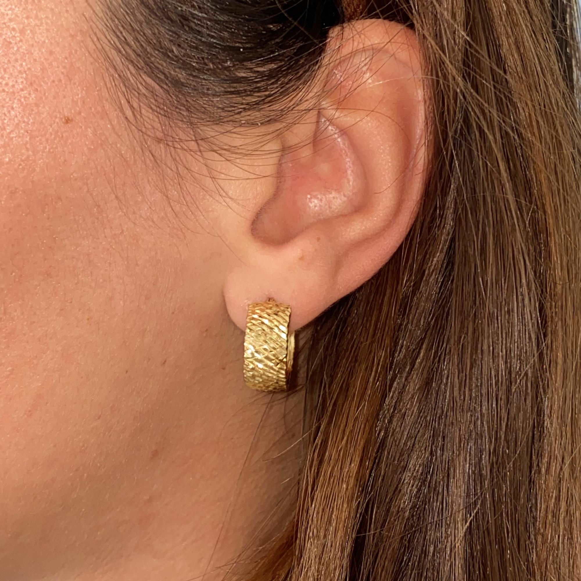 Orecchini vintage in oro 18kt campanelle lavorazione brillantata