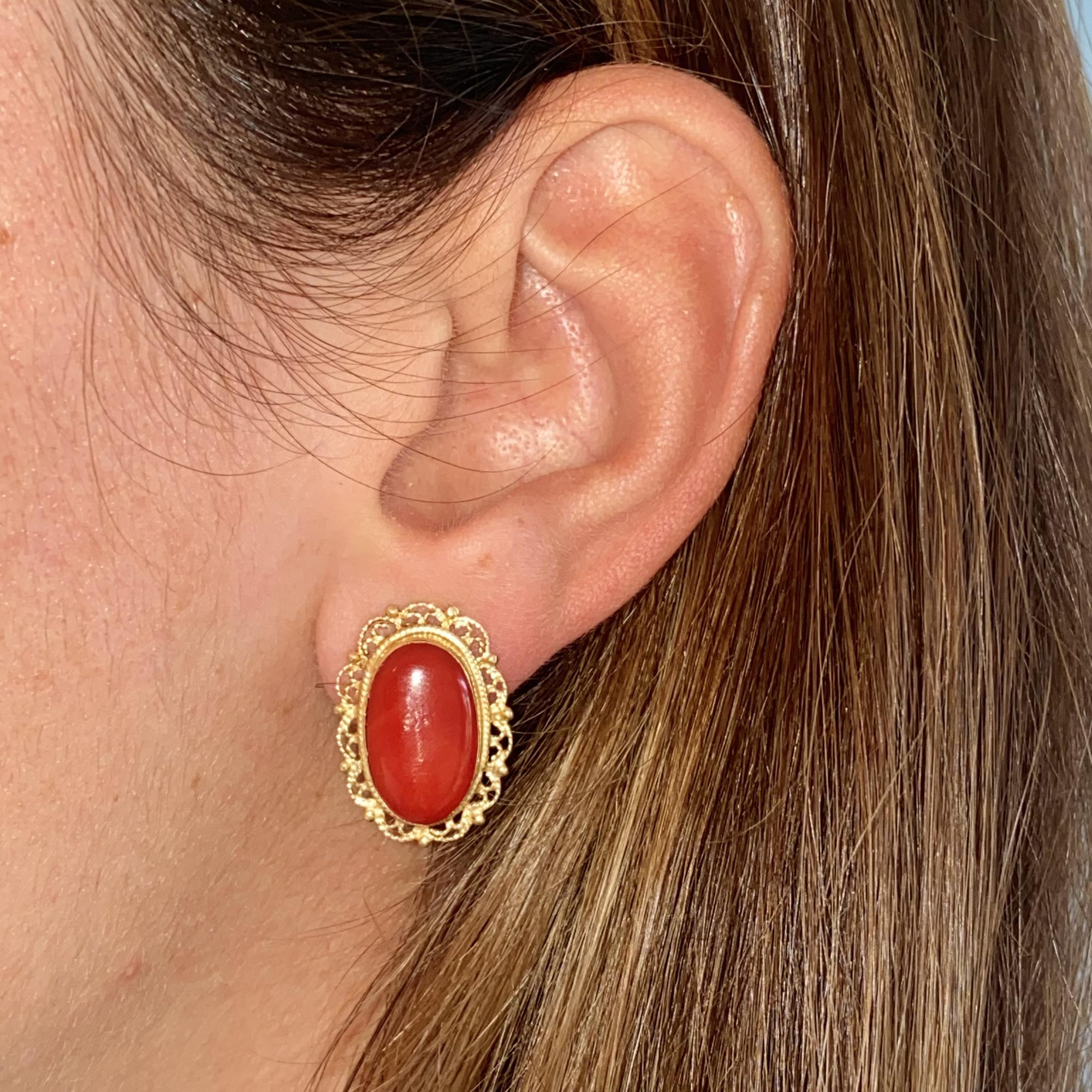 Orecchini vintage in oro 18kt con corallo rosso naturale
