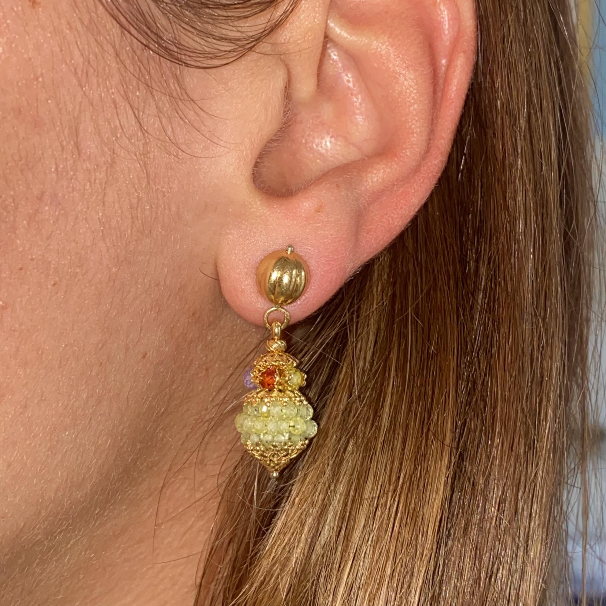 Orecchini vintage in oro 18kt con peridoto, ametista, zaffiro giallo e spinello arancione